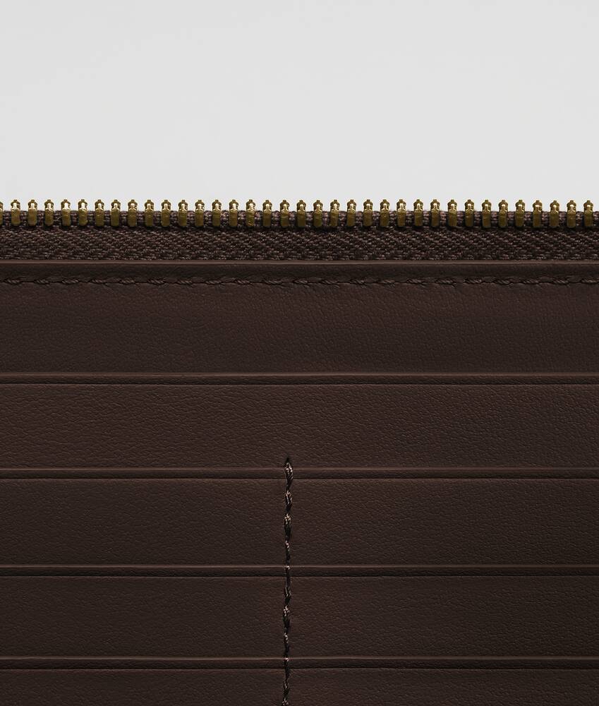 Compact zipped wallet in Grained calfskin