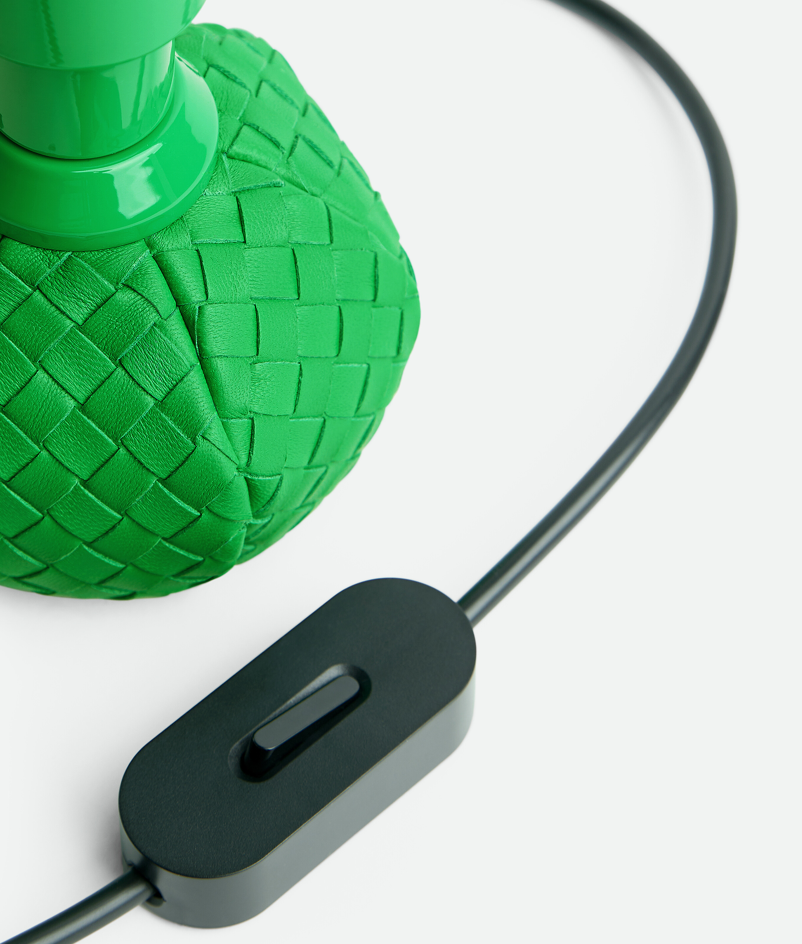 Model 600 piccola in Parakeet Bottega Veneta Italia IT - Image 5