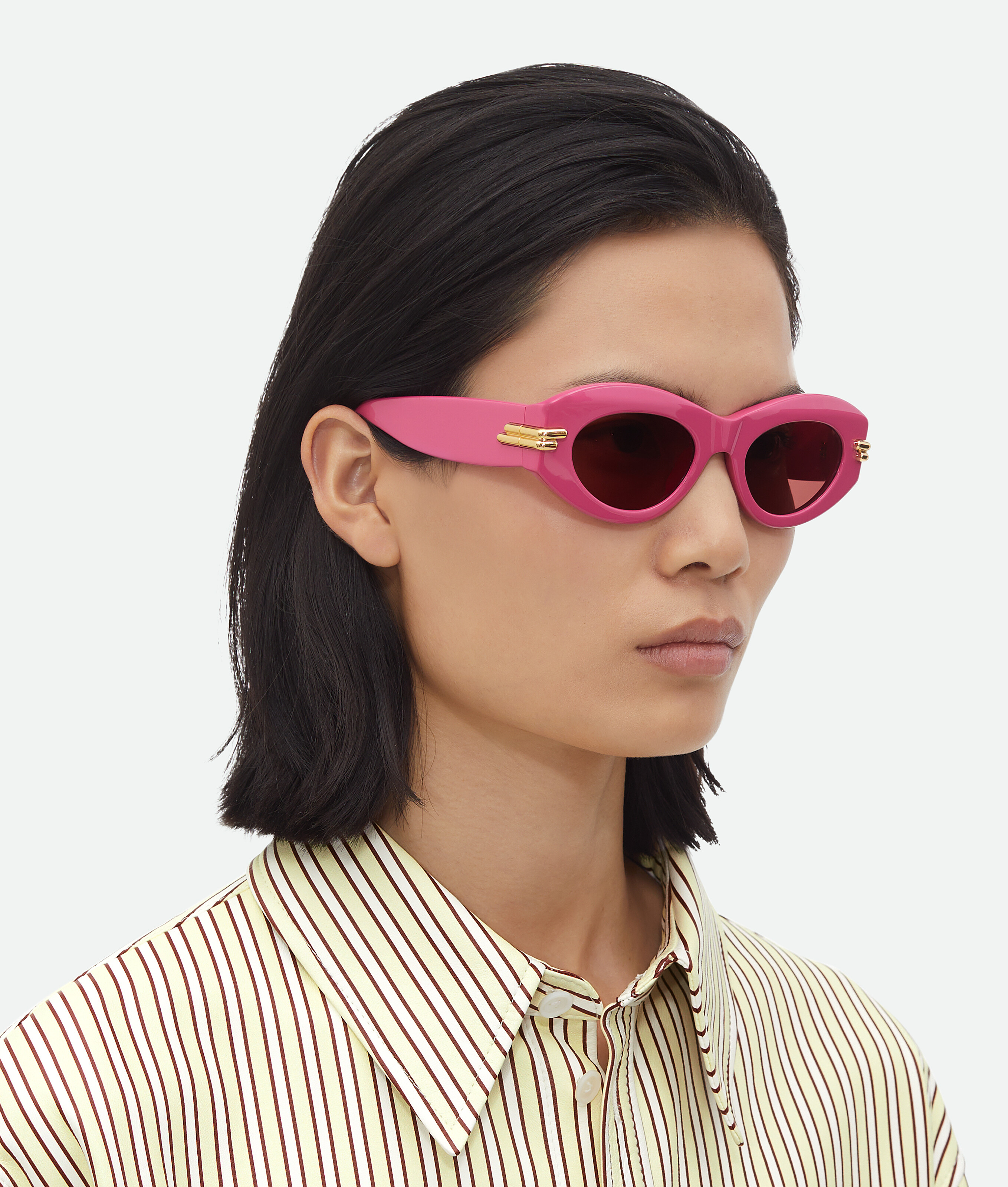 Shop Bottega Veneta Ovale Mitre Sonnenbrille In Fuchsia/red