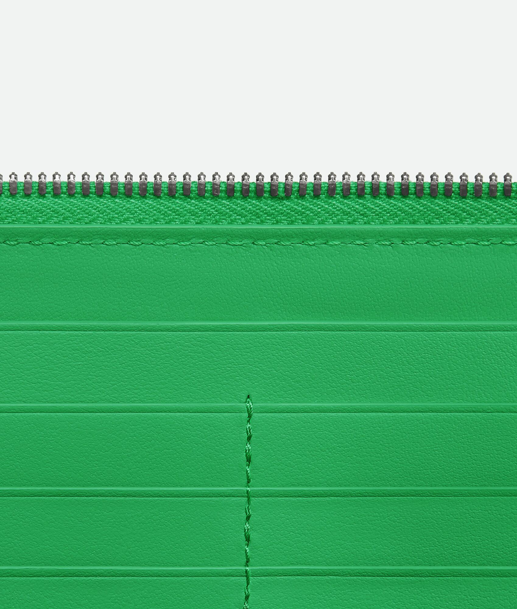 ●BOTTEGAVENETA ●ボッテガヴェネタ Cassette Zip Wallet slg0664-03.jpg
