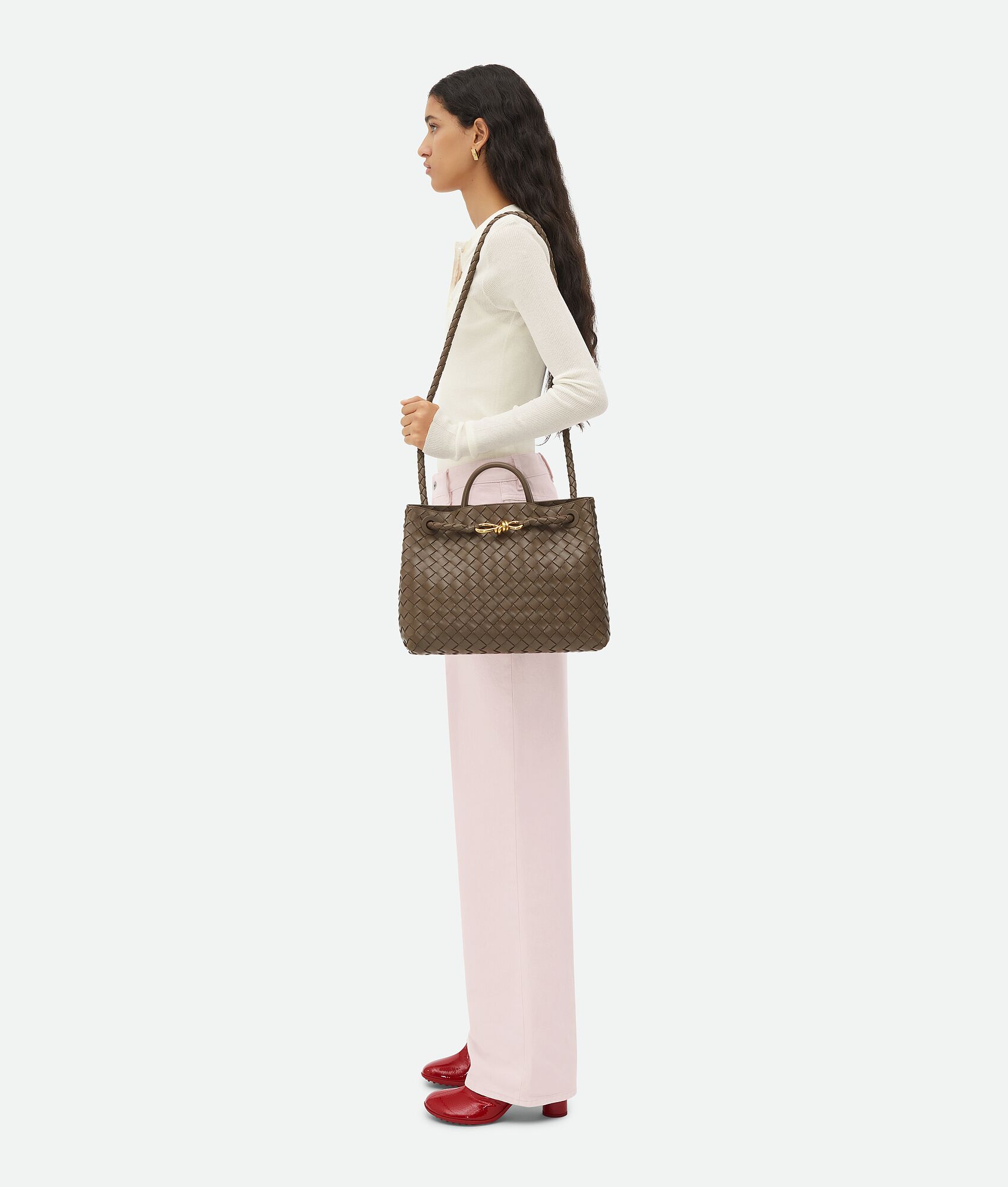 Bottega Veneta® Women's Medium Andiamo in Taupe Grey. Shop online now.