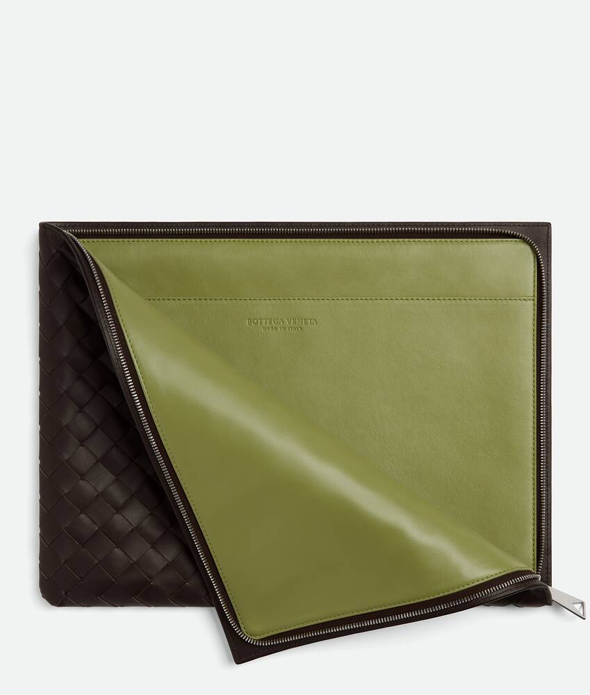 Display a large version of the product image 2 - Intrecciato Half Zipped Pouch