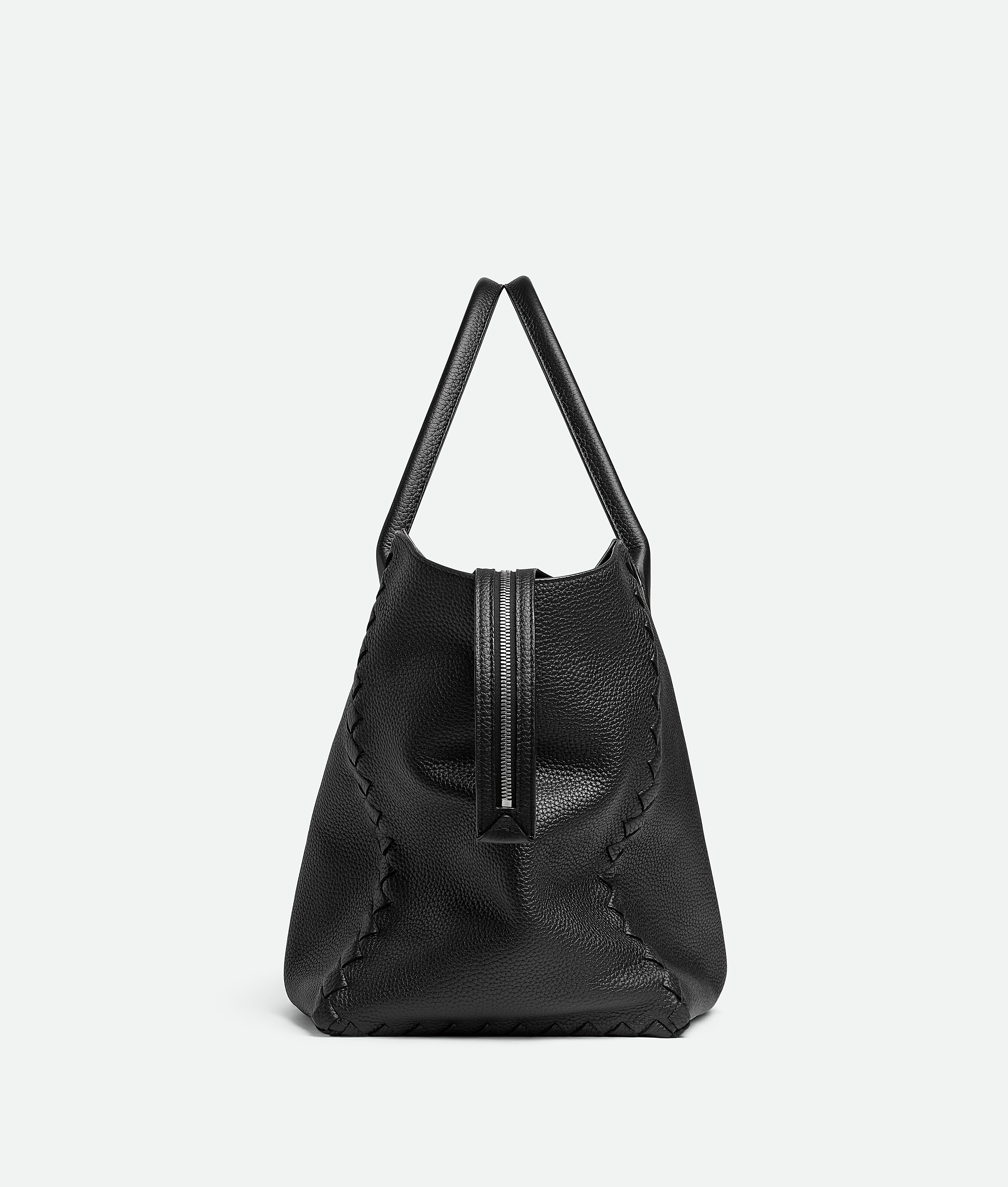 Bottega Veneta Large Zipped Cabat In Black