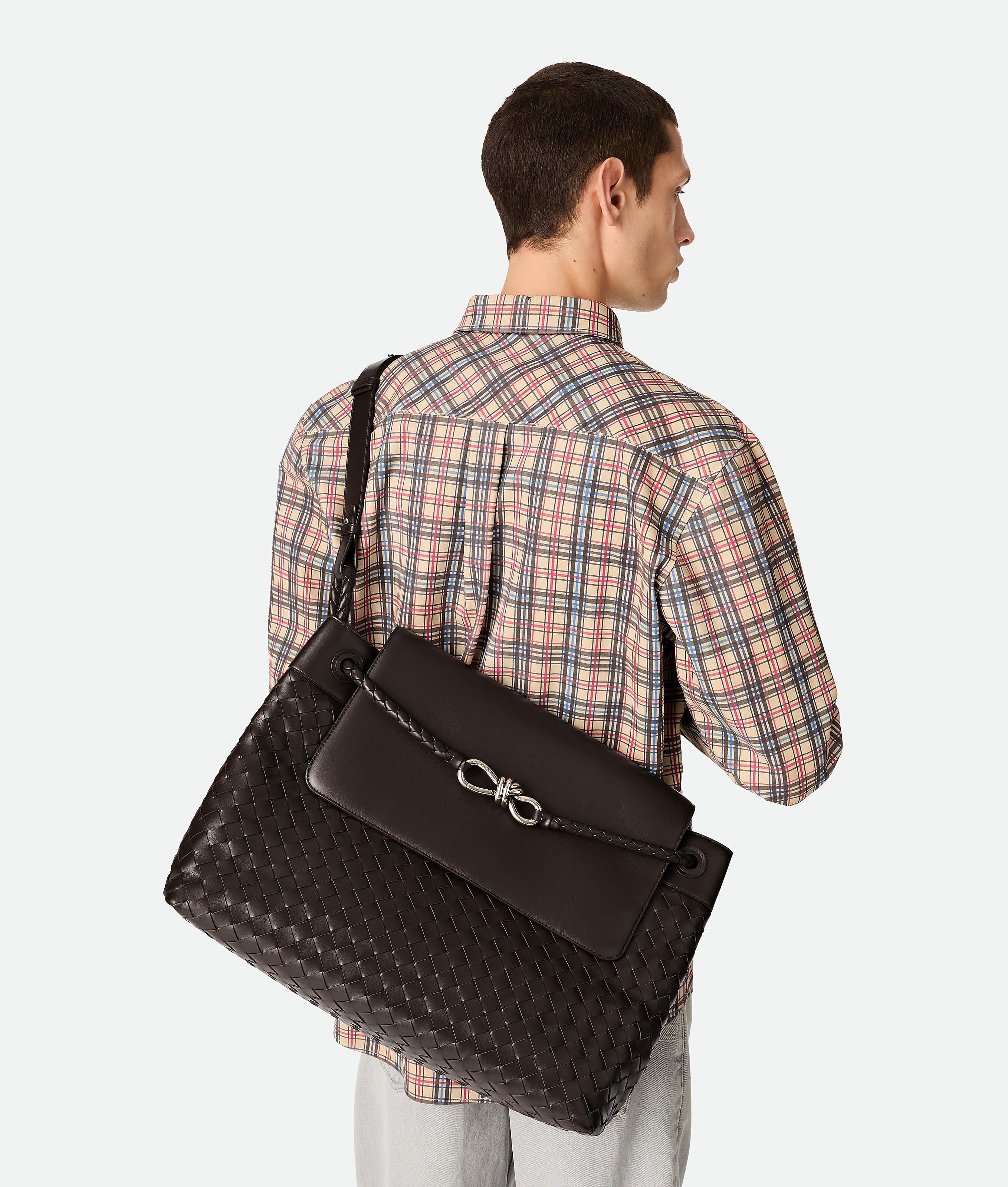 Bottega Veneta Grosse Andiamo Messenger In Fondant