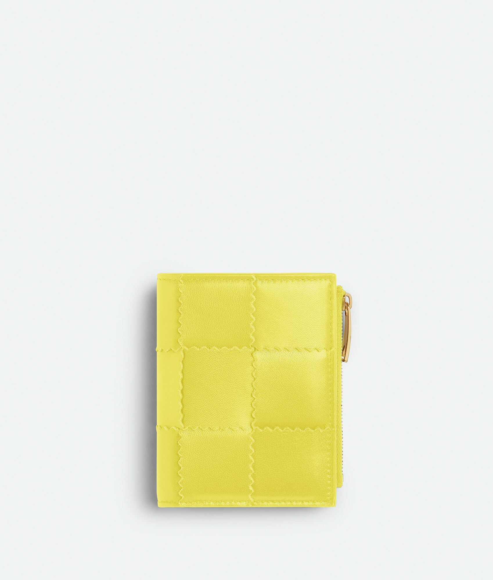 日本限定のお財布BOTTEGA VENETAの二つ折りウォレット