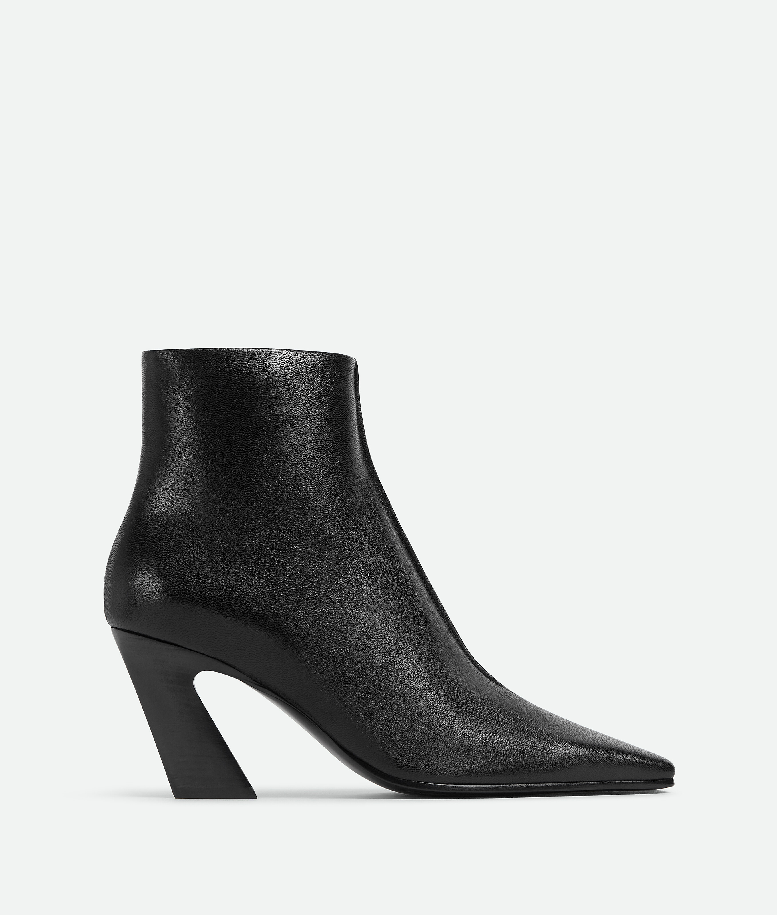 Shop Bottega Veneta Lewis Stiefeletten In Black