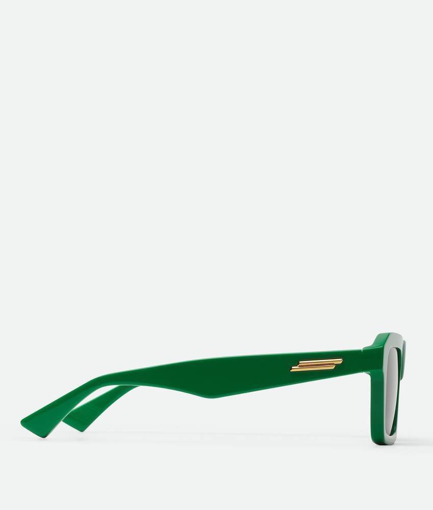 Display a large version of the product image 3 - Classic Square Sunglasses