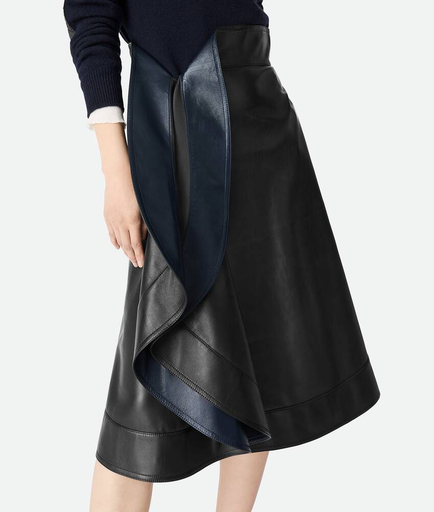 Bottega Veneta直営店 レザーAラインスカート ブラック/ネイビーレザー Aライン スカート| Bottega Veneta® 日本