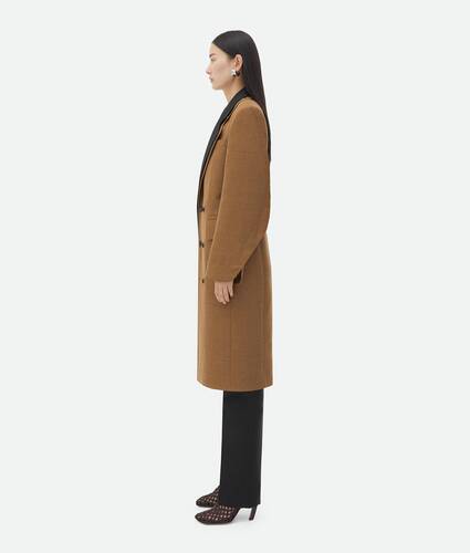 Curved Sleeves Wool Coat With Contrasting Collar
