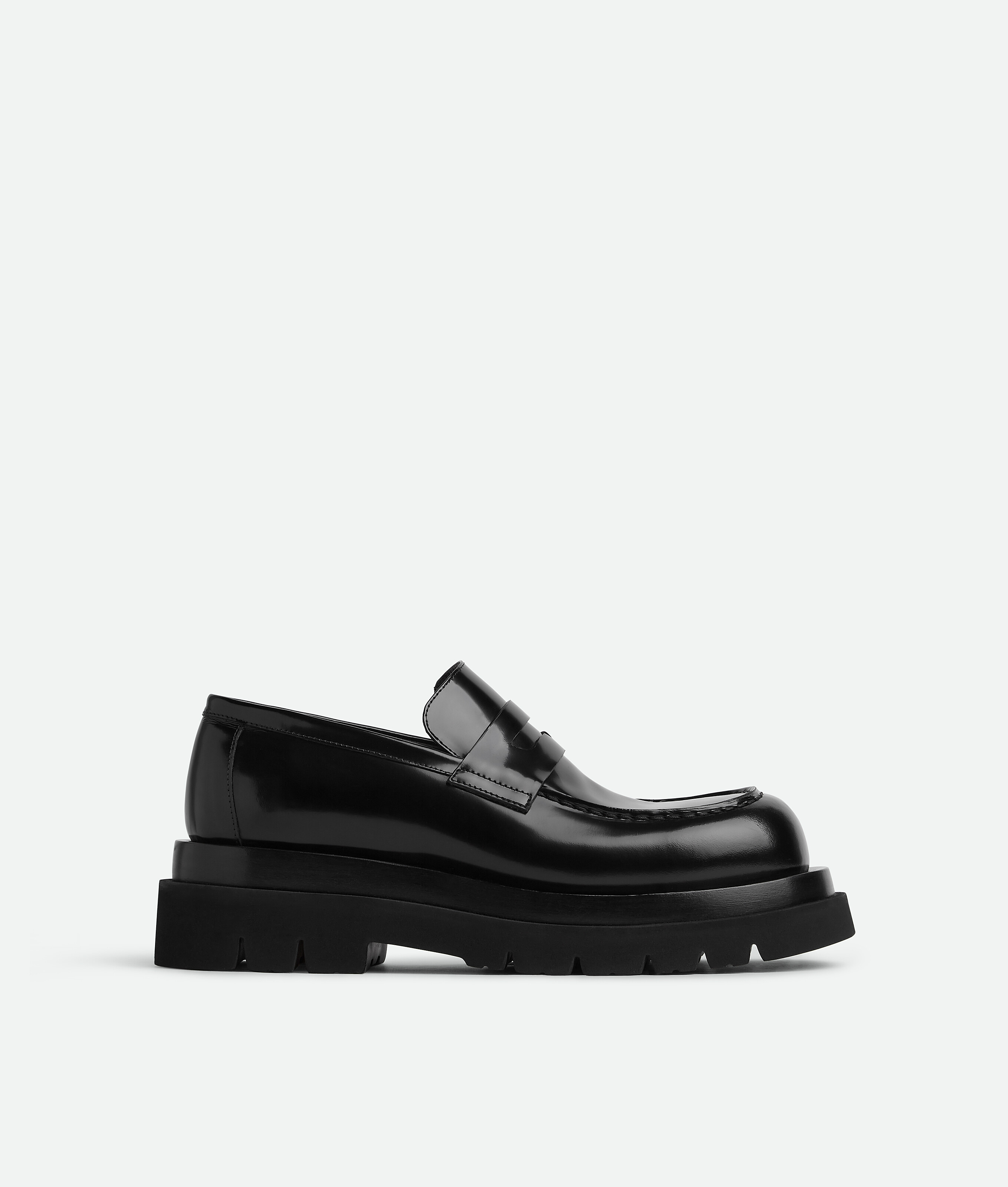 Women's Lug Loafer in Black Bottega Veneta NL - Main Image