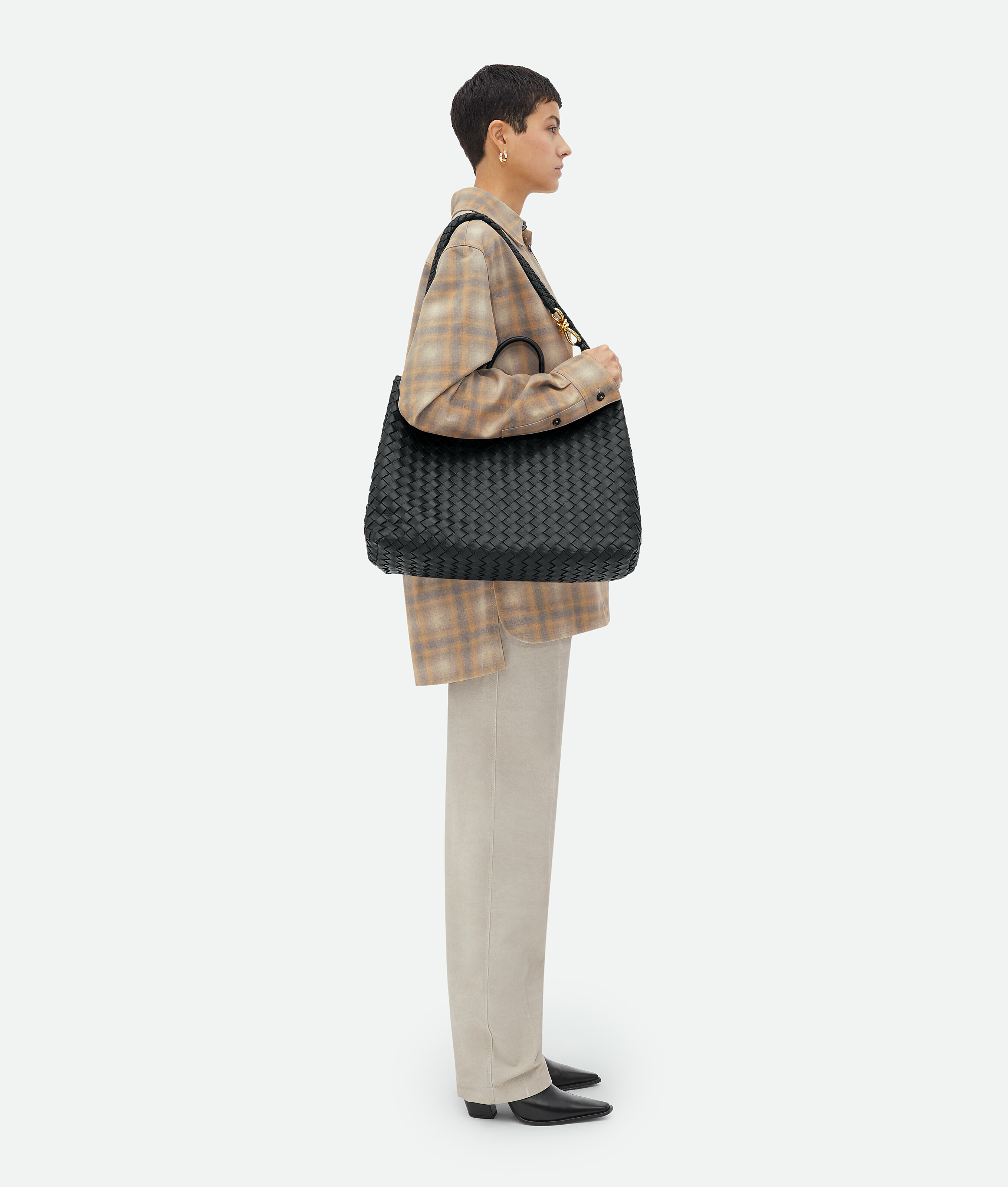 Shop Bottega Veneta Grosse Andiamo In Black