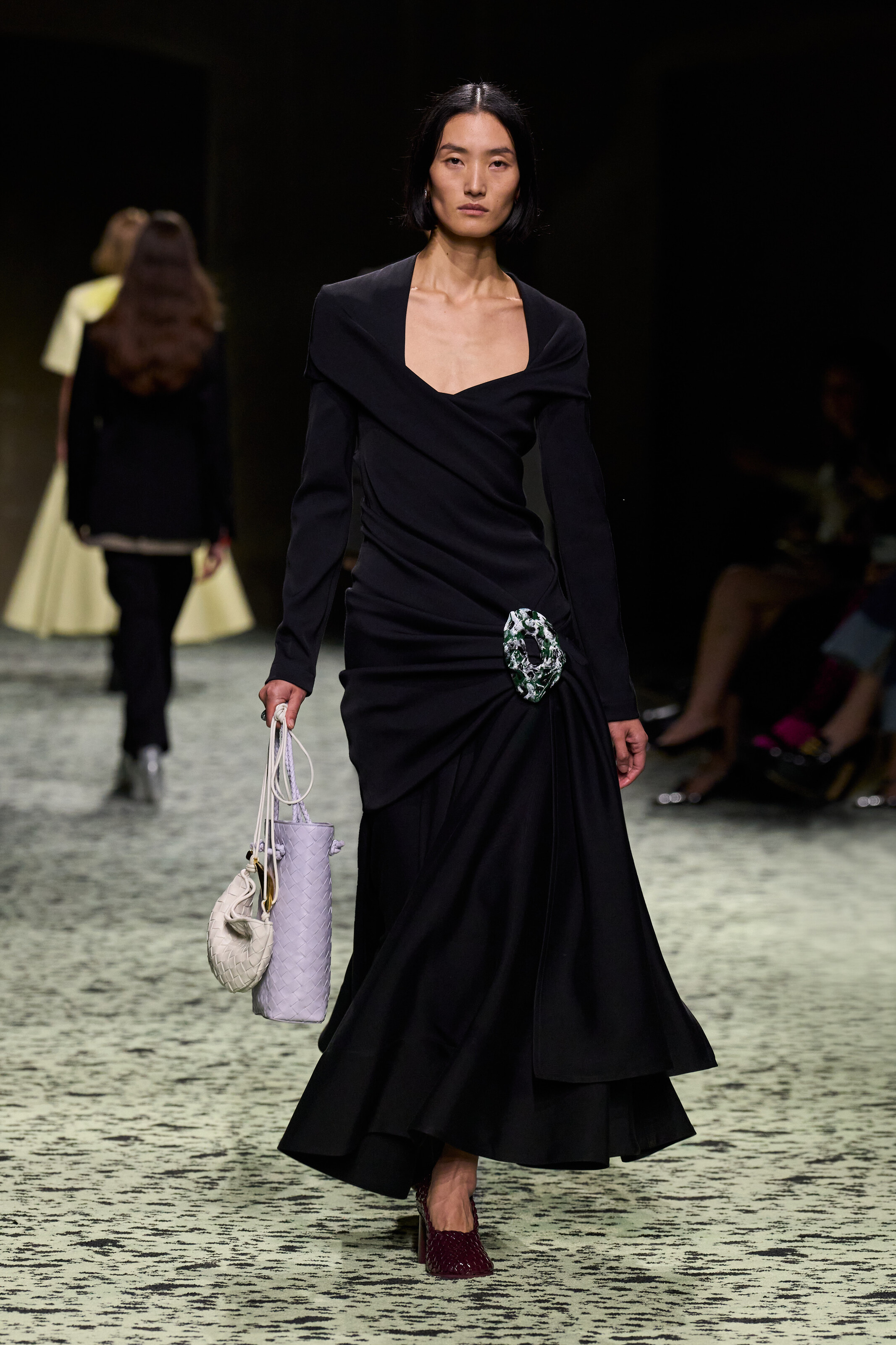 BOTTEGA VENETA WINTER 2023-冬季时装秀-BV 2023时装秀造型 | Bottega Veneta葆蝶家中国官方网站 | Bottega Veneta