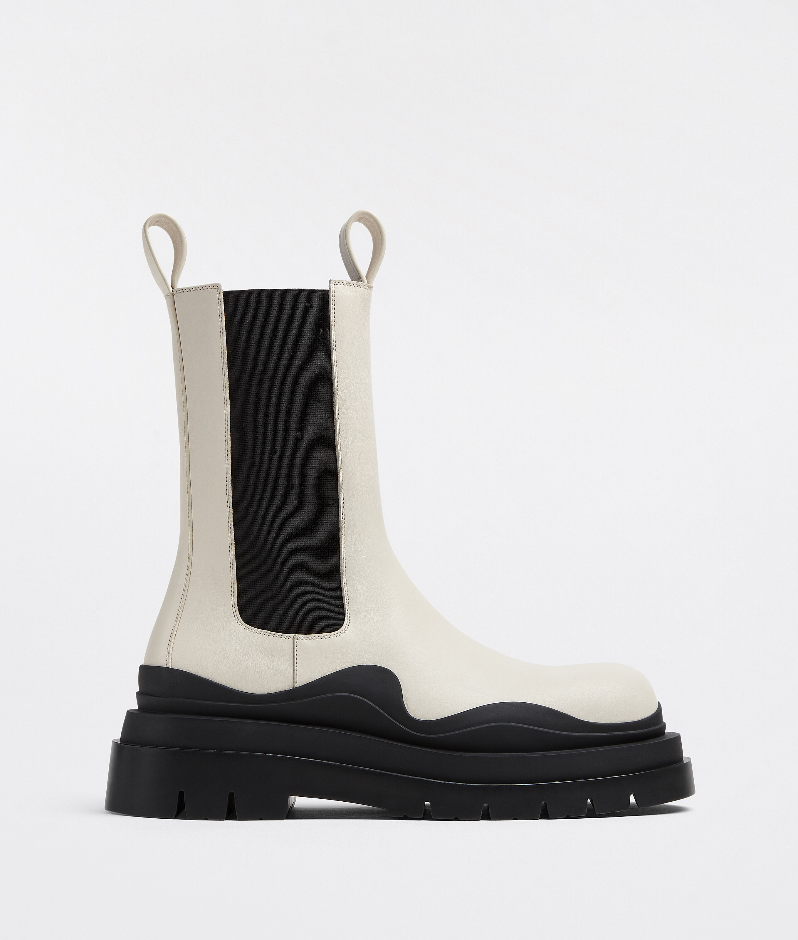 bottega veneta black medium bv tire chelsea boots