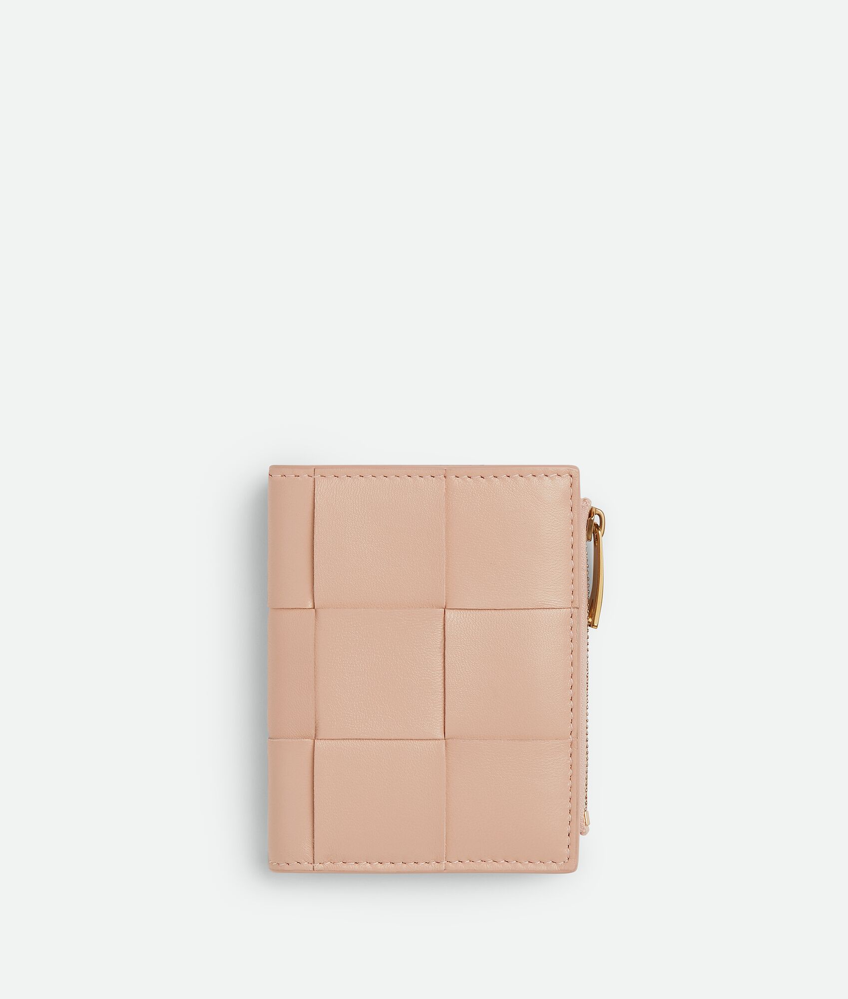 40代女性におすすめなセンスのいいレディース財布は、ボッテガ・ヴェネタのスモール カセット 二つ折りファスナーウォレット