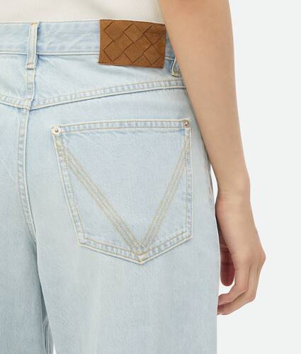 Extra gebleichte Jeans mit Umschlag