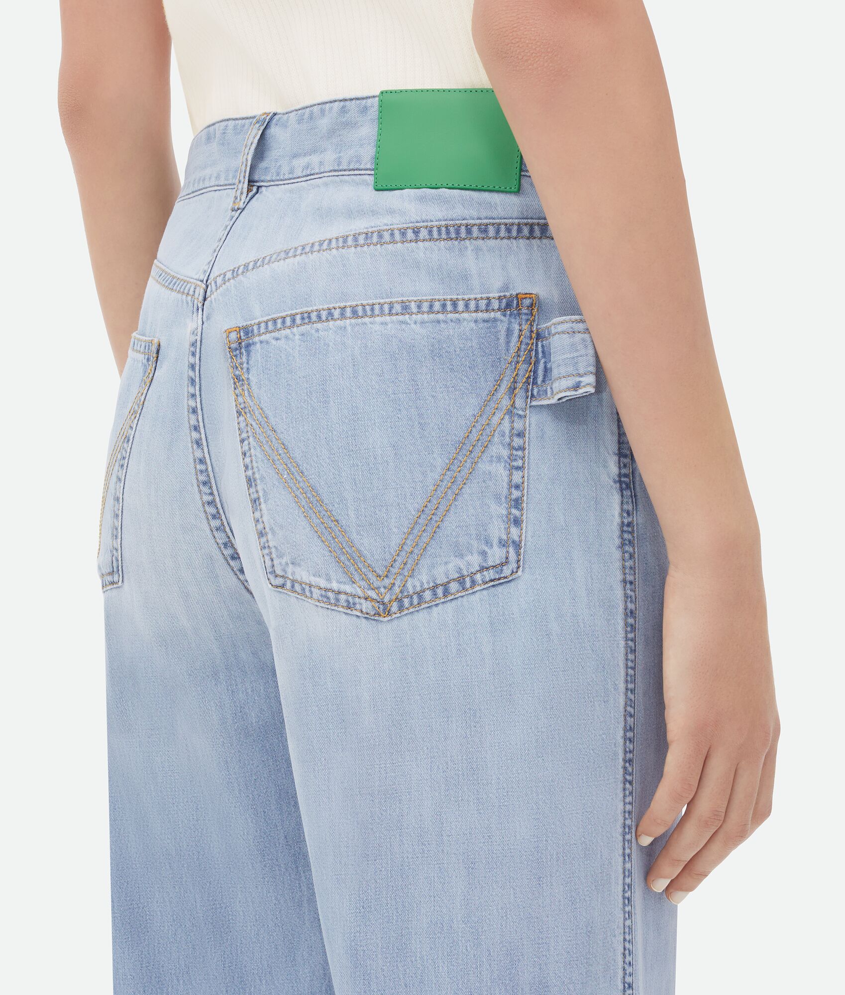 ボッテガヴェネタ ボーイフレンド ライトデニム ライトブルー BOTTEGA VENETA Low-rise slim boyfriend jeans | NET-A-PORTER