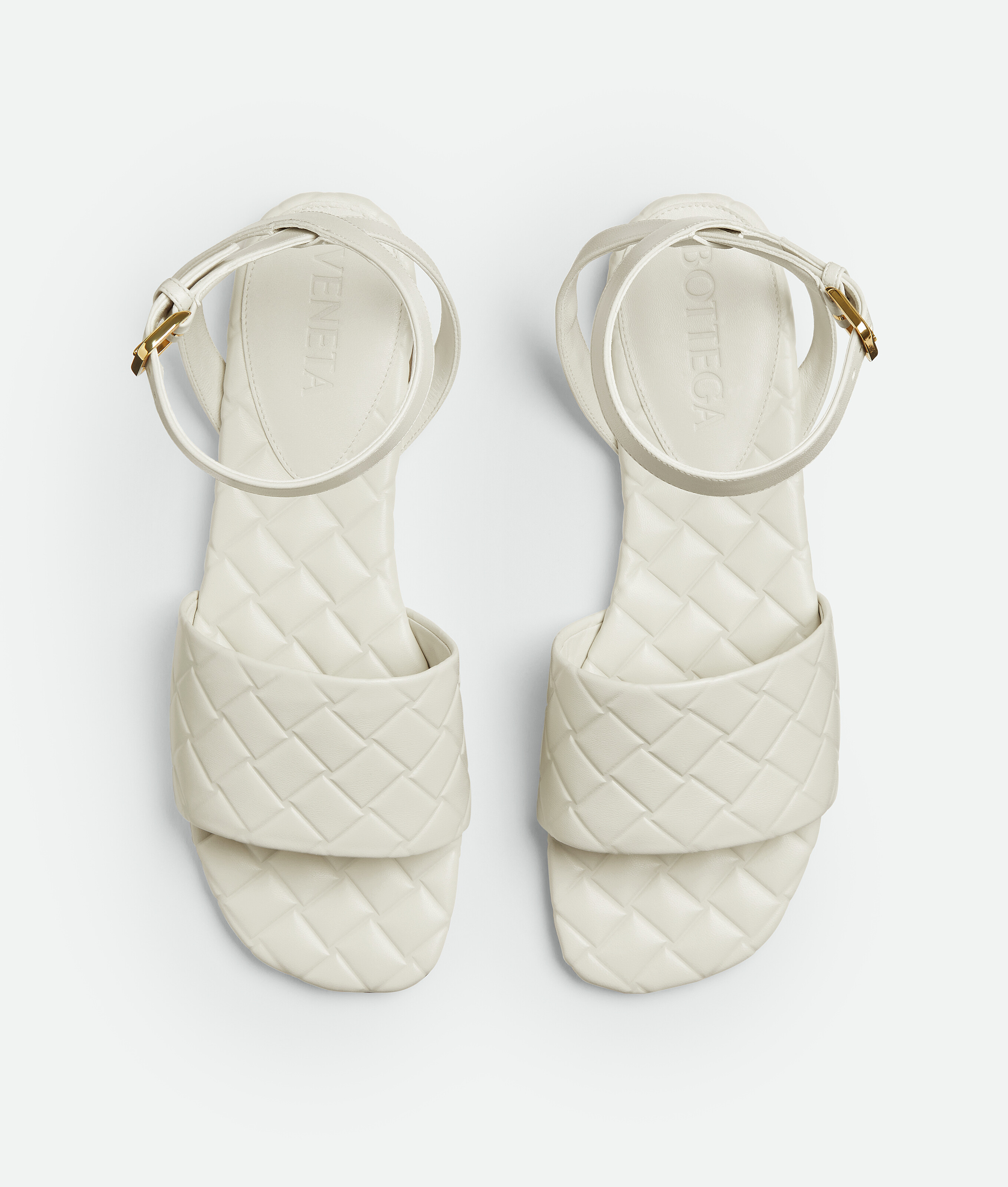 Shop Bottega Veneta Flache Amy Sandalen In White