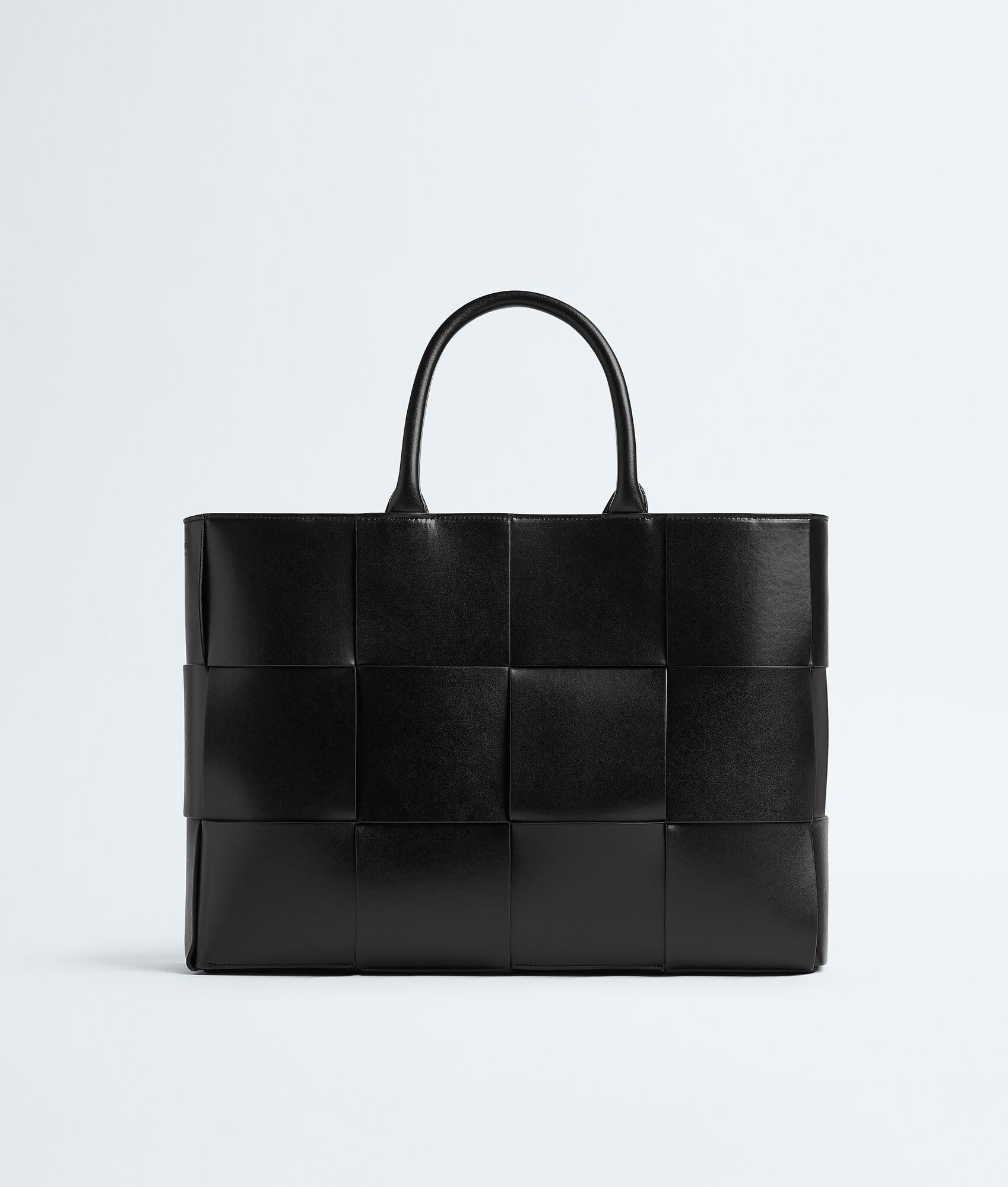 Medium Arco Tote Bag in Black — 811111693