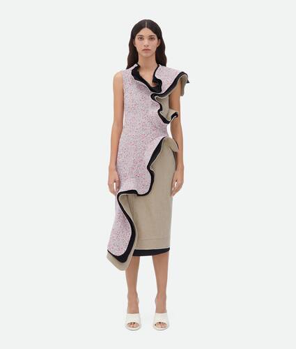Ein größeres Bild des Produktes anzeigen 1 - Kleid aus texturierter Terrazzo-Baumwolle mit Rüschen