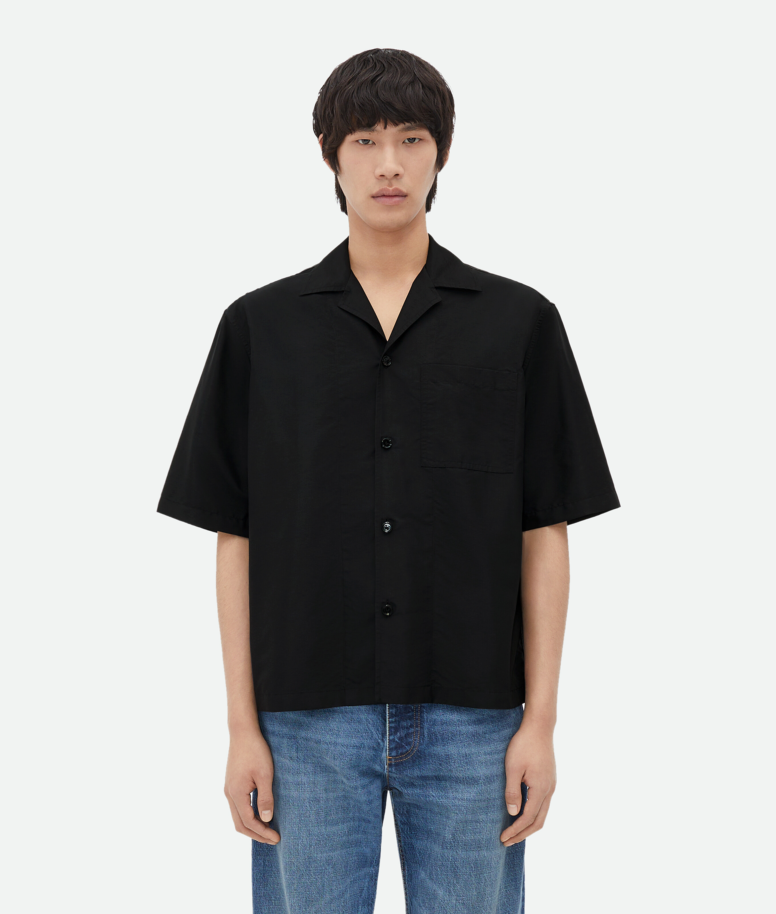 ブラック半袖 テクニカルナイロン シャツ| Bottega Veneta® 日本