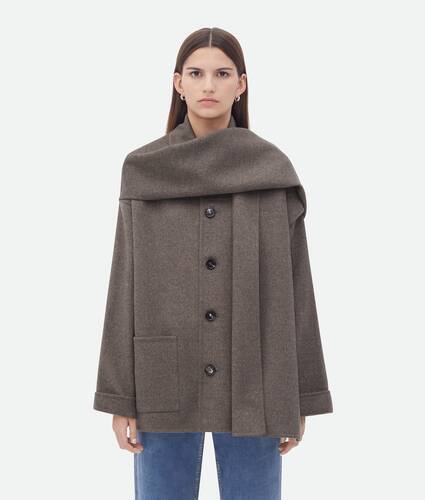 Abrigo corto de cachemira y lana doble