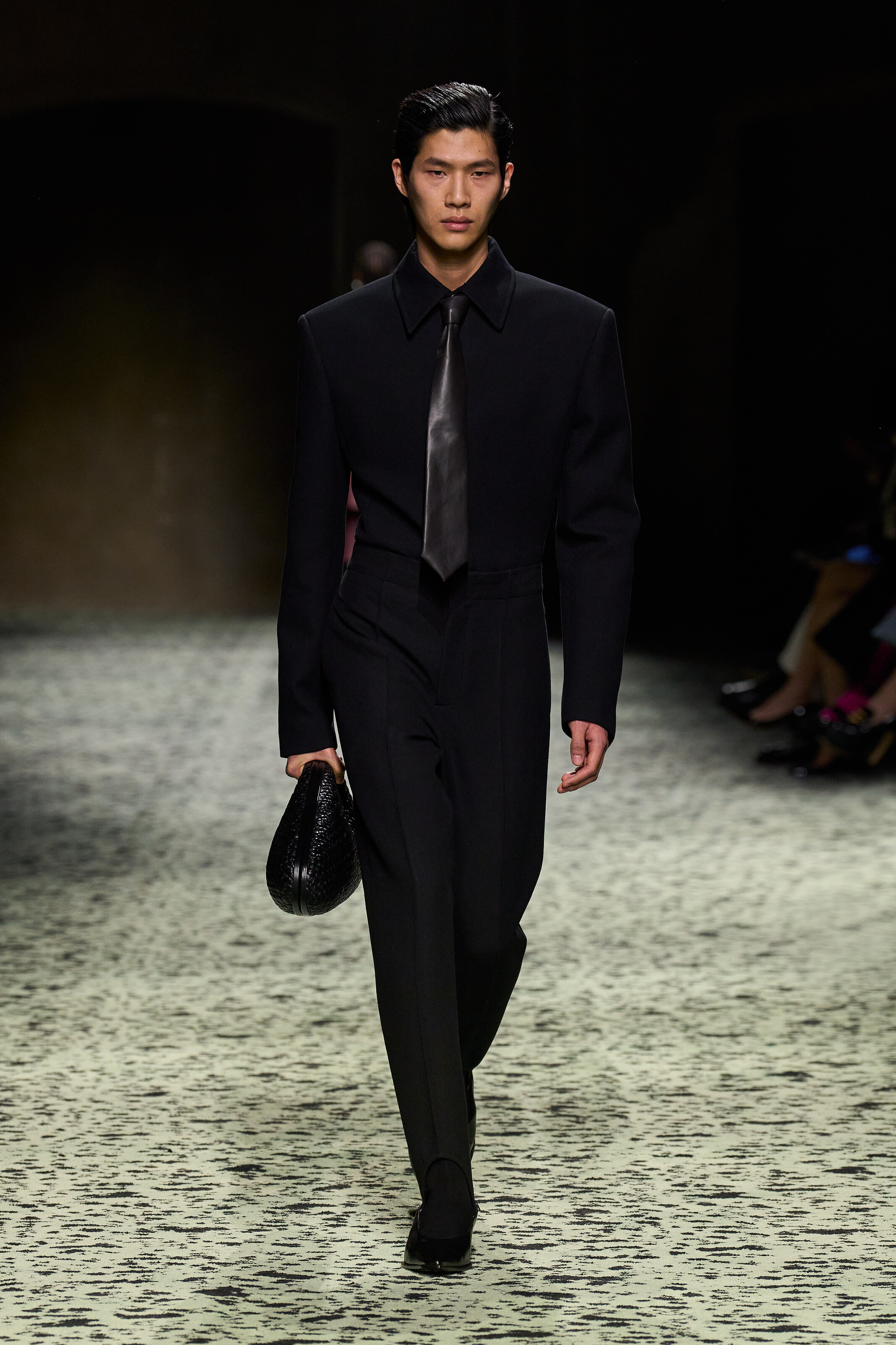 BOTTEGA VENETA WINTER 2023-冬季时装秀-BV 2023时装秀造型 | Bottega Veneta葆蝶家中国官方网站 | Bottega Veneta
