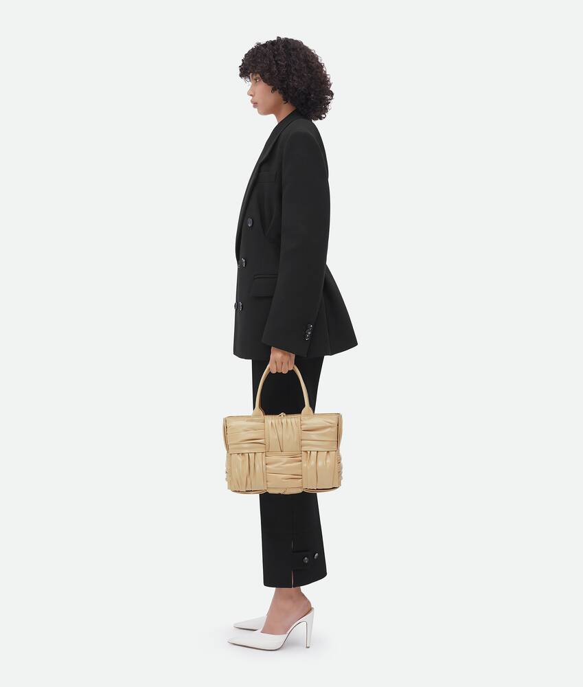 Bottega Veneta Arco tote: the bag I keep seeing everywhere this summer