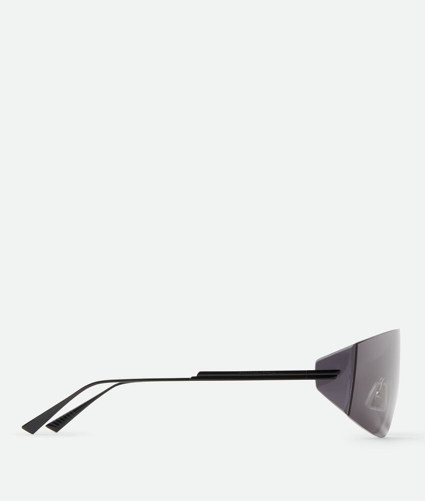 Display a large version of the product image 3 - Futuristic Shield Sunglasses