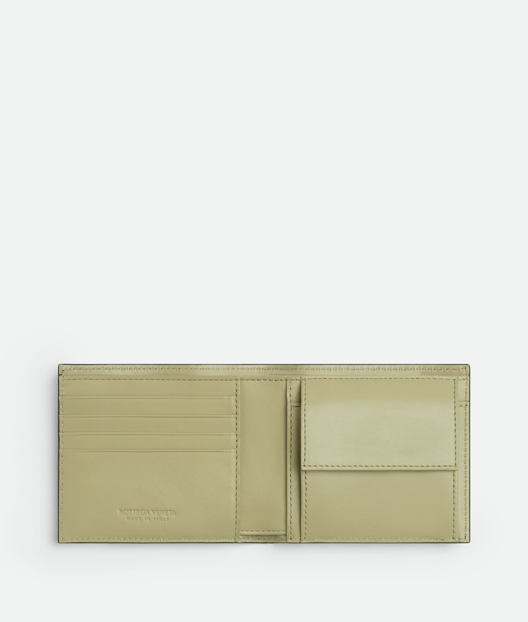 BOTTEGA VENETA の 二つ折り財布 です。 外は黒色、中は緑色です 