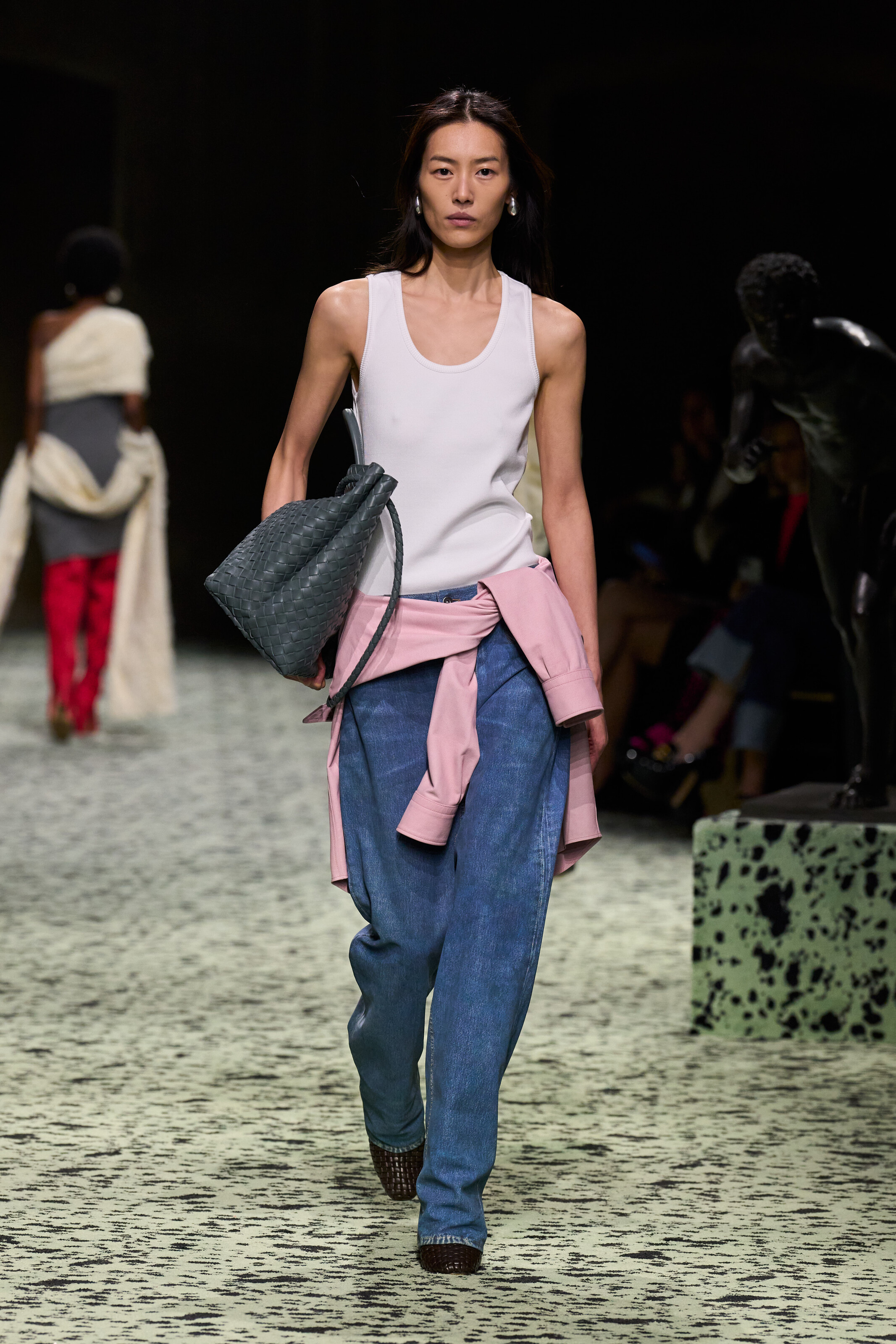 BOTTEGA VENETA WINTER 2023-冬季时装秀-BV 2023时装秀造型 | Bottega Veneta葆蝶家中国官方网站 | Bottega Veneta
