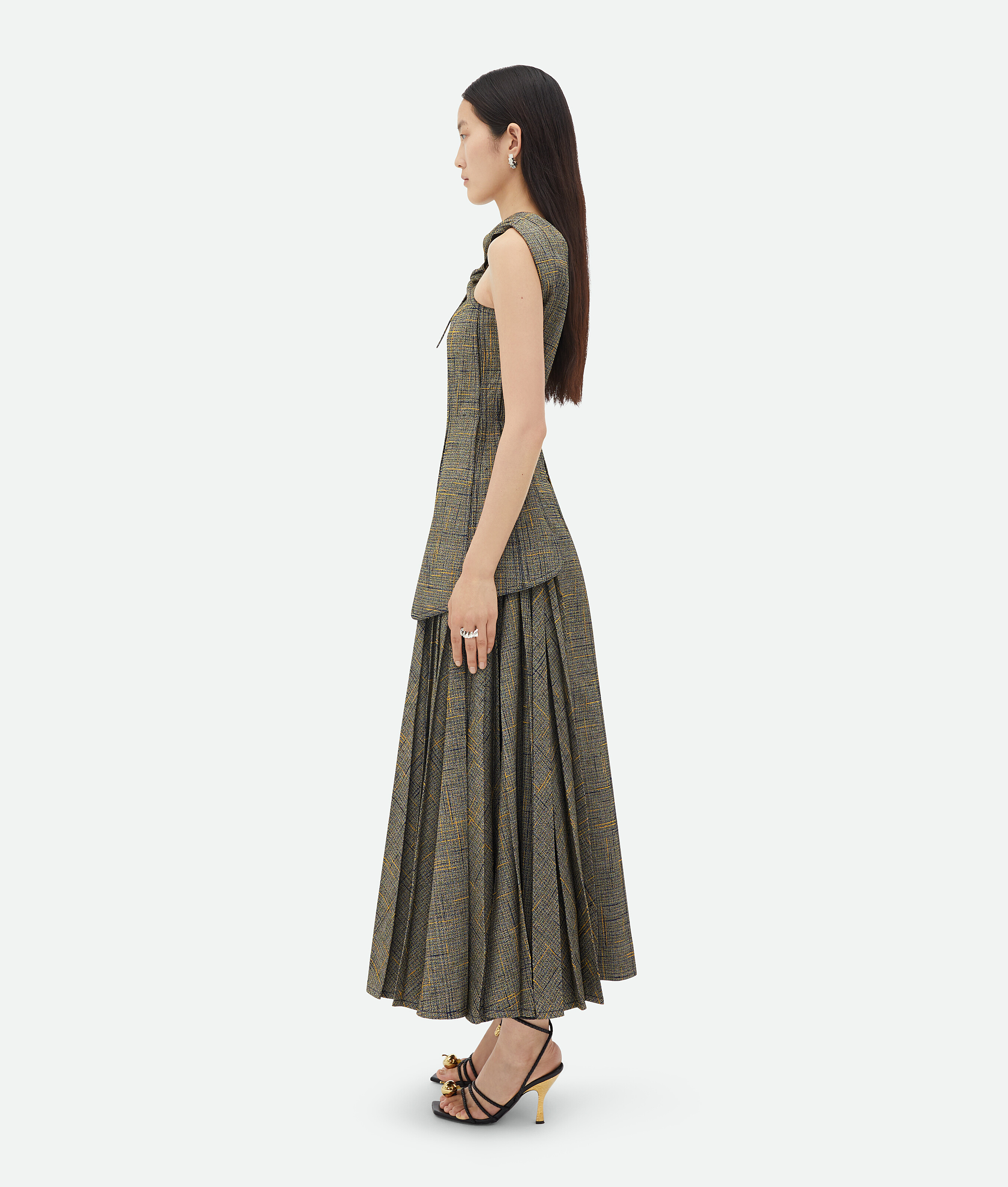Shop Bottega Veneta Langes Überkreuztes Kleid Aus Viskose Und Seide Mit Knotendetail In Grey