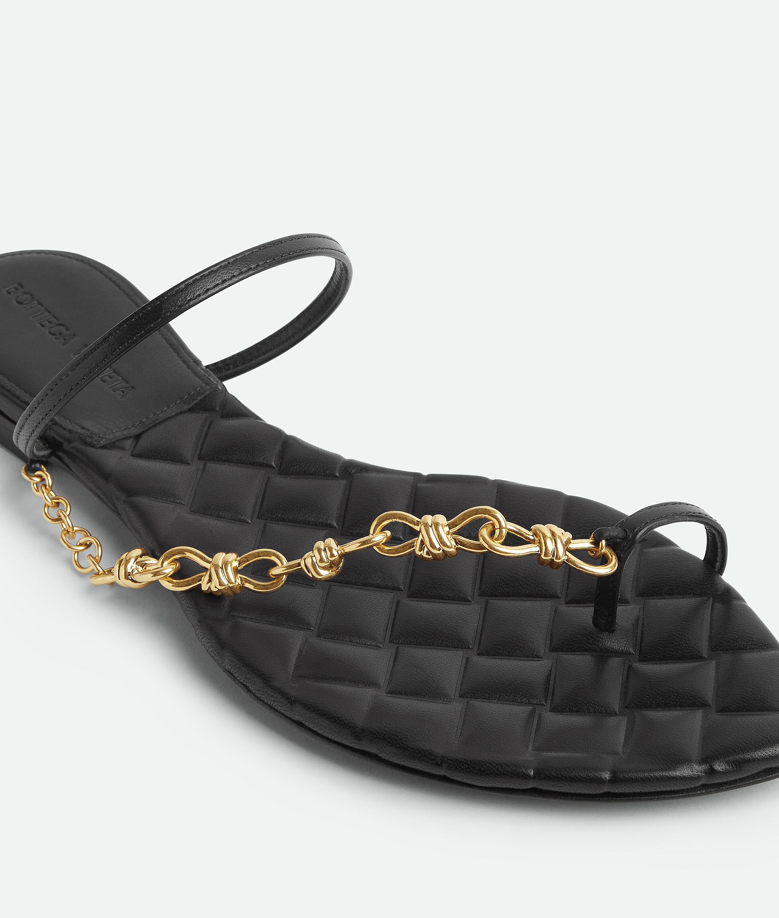 Shop Bottega Veneta Flache Leaf Sandalen In Black