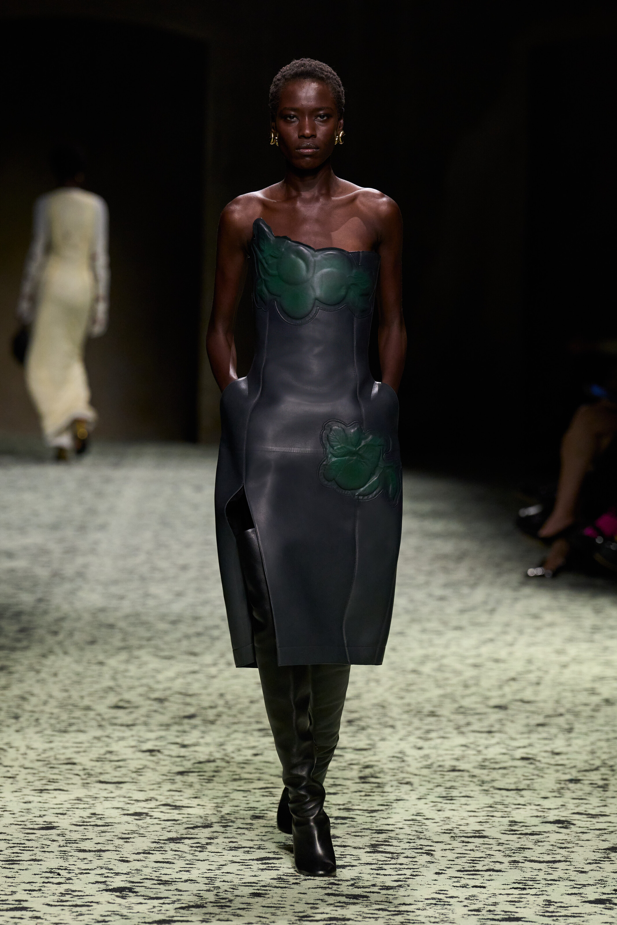 BOTTEGA VENETA WINTER 2023-冬季时装秀-BV 2023时装秀造型 | Bottega Veneta葆蝶家中国官方网站 | Bottega Veneta