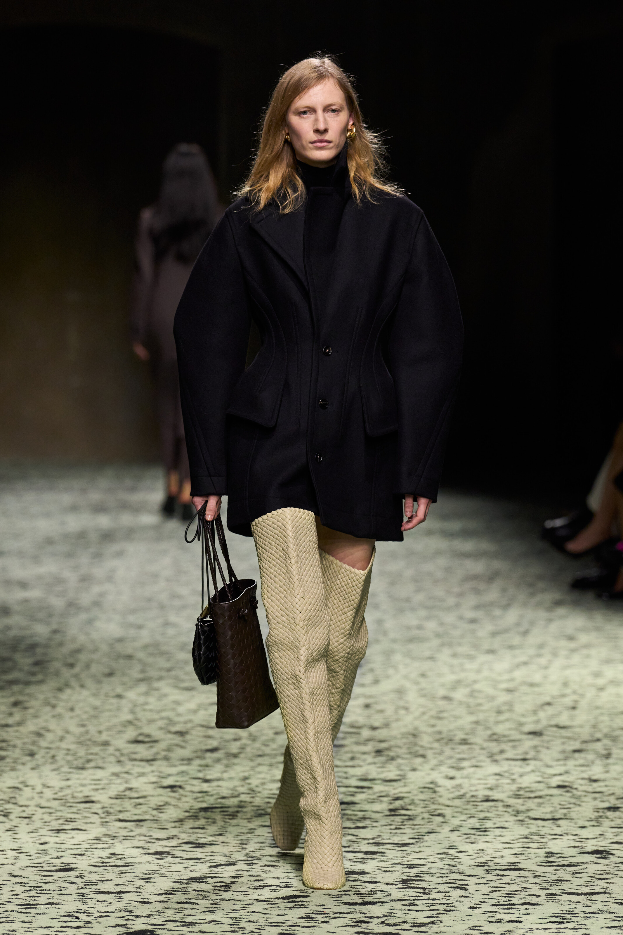 BOTTEGA VENETA WINTER 2023-冬季时装秀-BV 2023时装秀造型 | Bottega Veneta葆蝶家中国官方网站 | Bottega Veneta