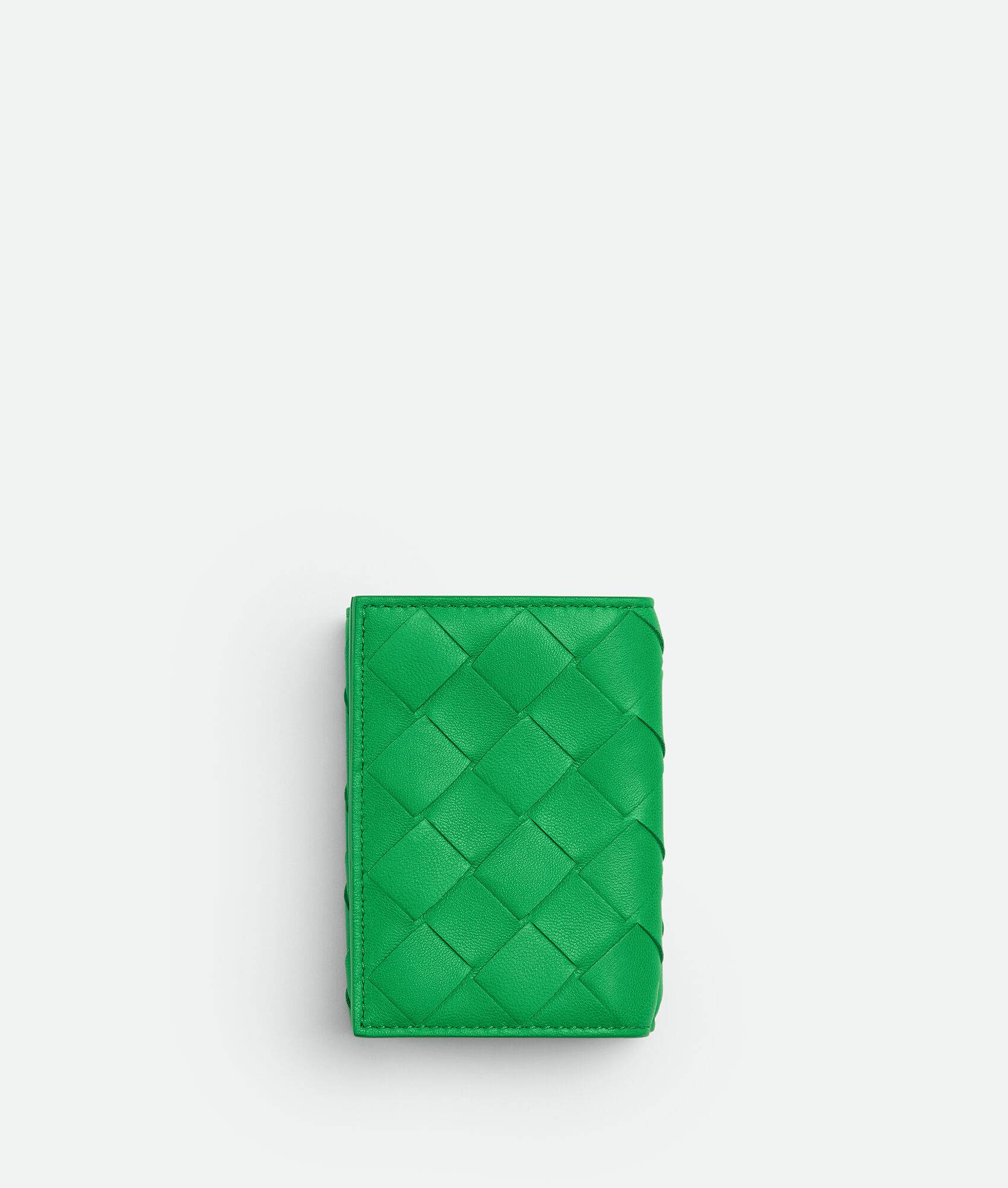 40代女性におすすめなセンスのいいレディース財布は、ボッテガ・ヴェネタのタイニー 三つ折りウォレット