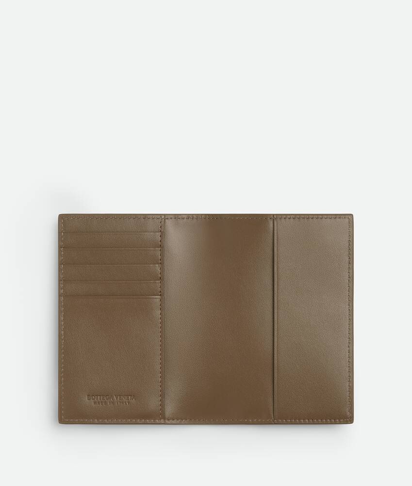 Display a large version of the product image 2 - Intrecciato Passport Case