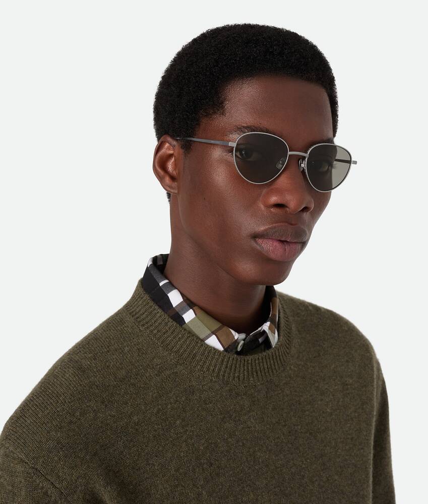 Display a large version of the product image 2 - Intrecciato Panthos Sunglasses