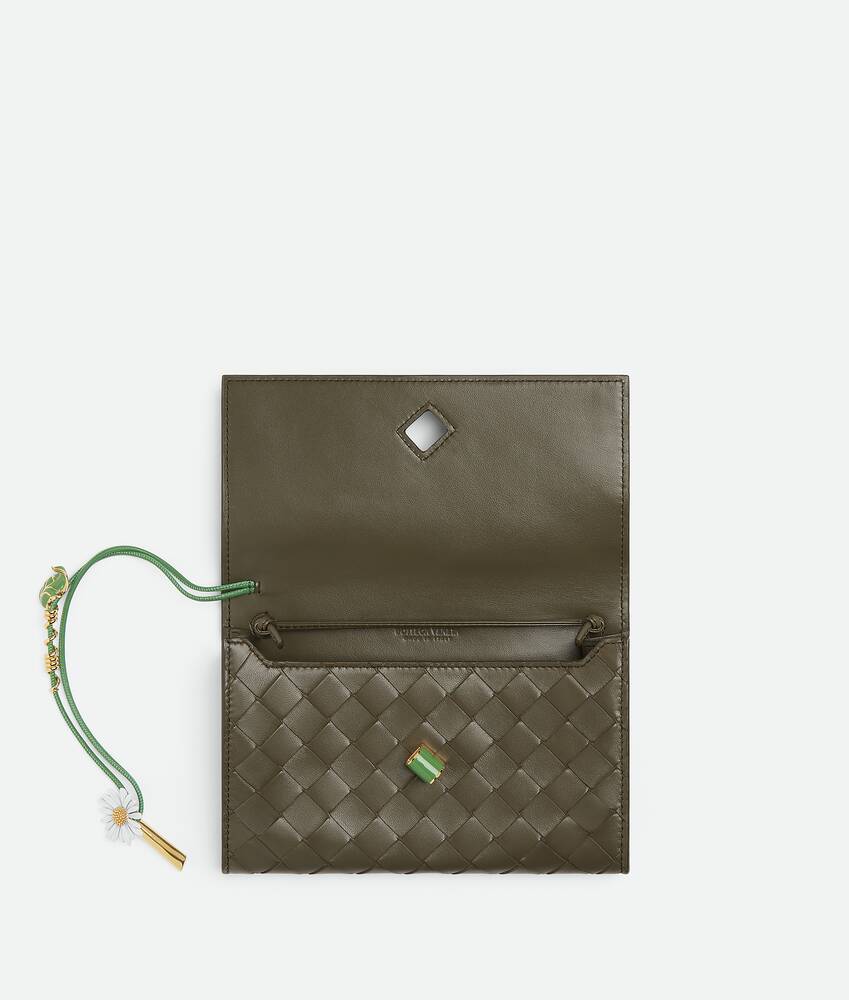 Display a large version of the product image 3 - Andiamo Daisy Pouch