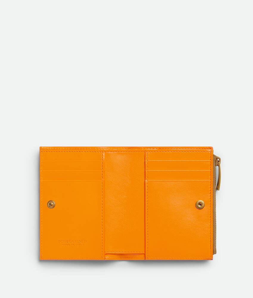 Display a large version of the product image 2 - Intrecciato 15 Small Bi-Fold Wallet