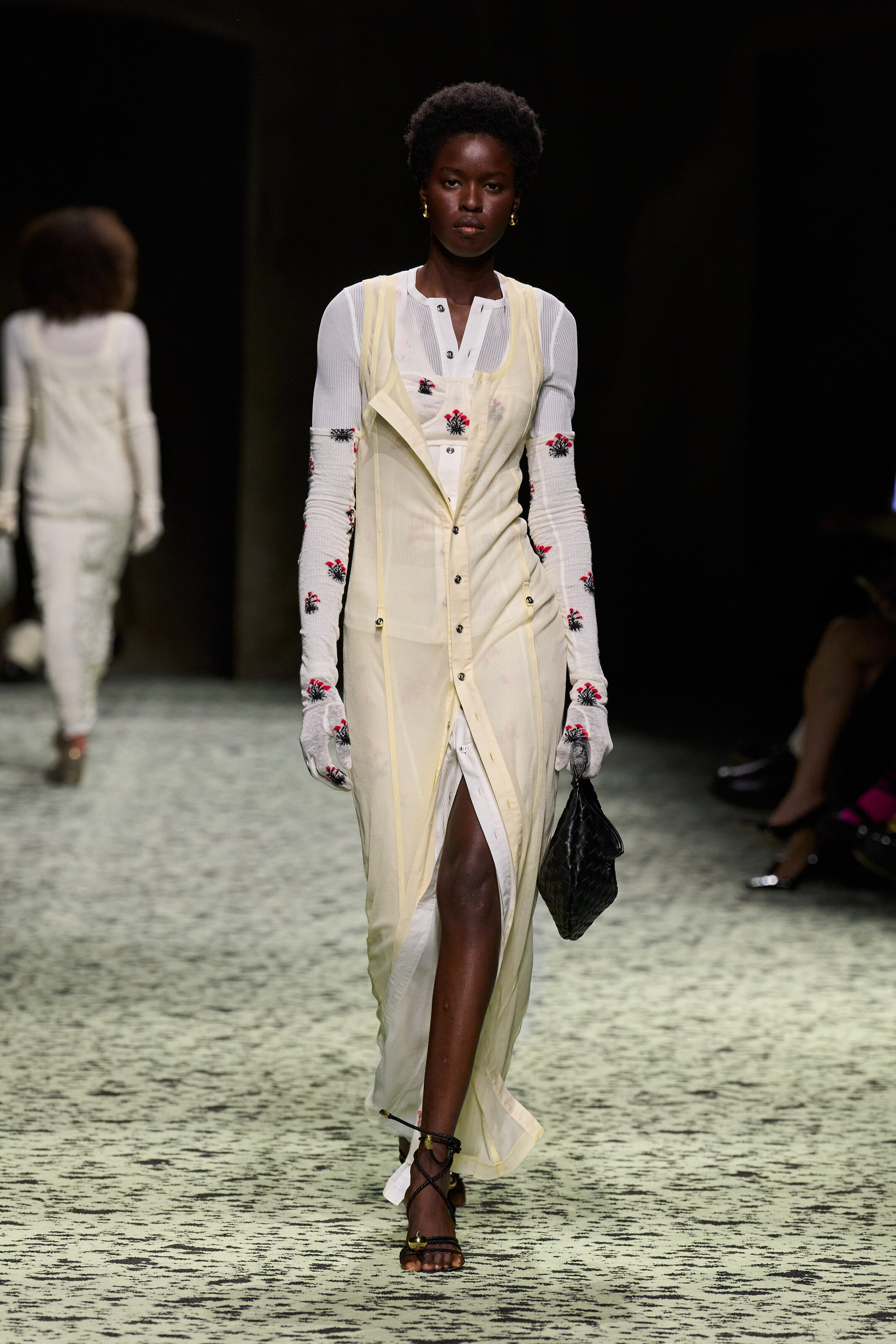 BOTTEGA VENETA WINTER 2023-冬季时装秀-BV 2023时装秀造型 | Bottega Veneta葆蝶家中国官方网站 | Bottega Veneta