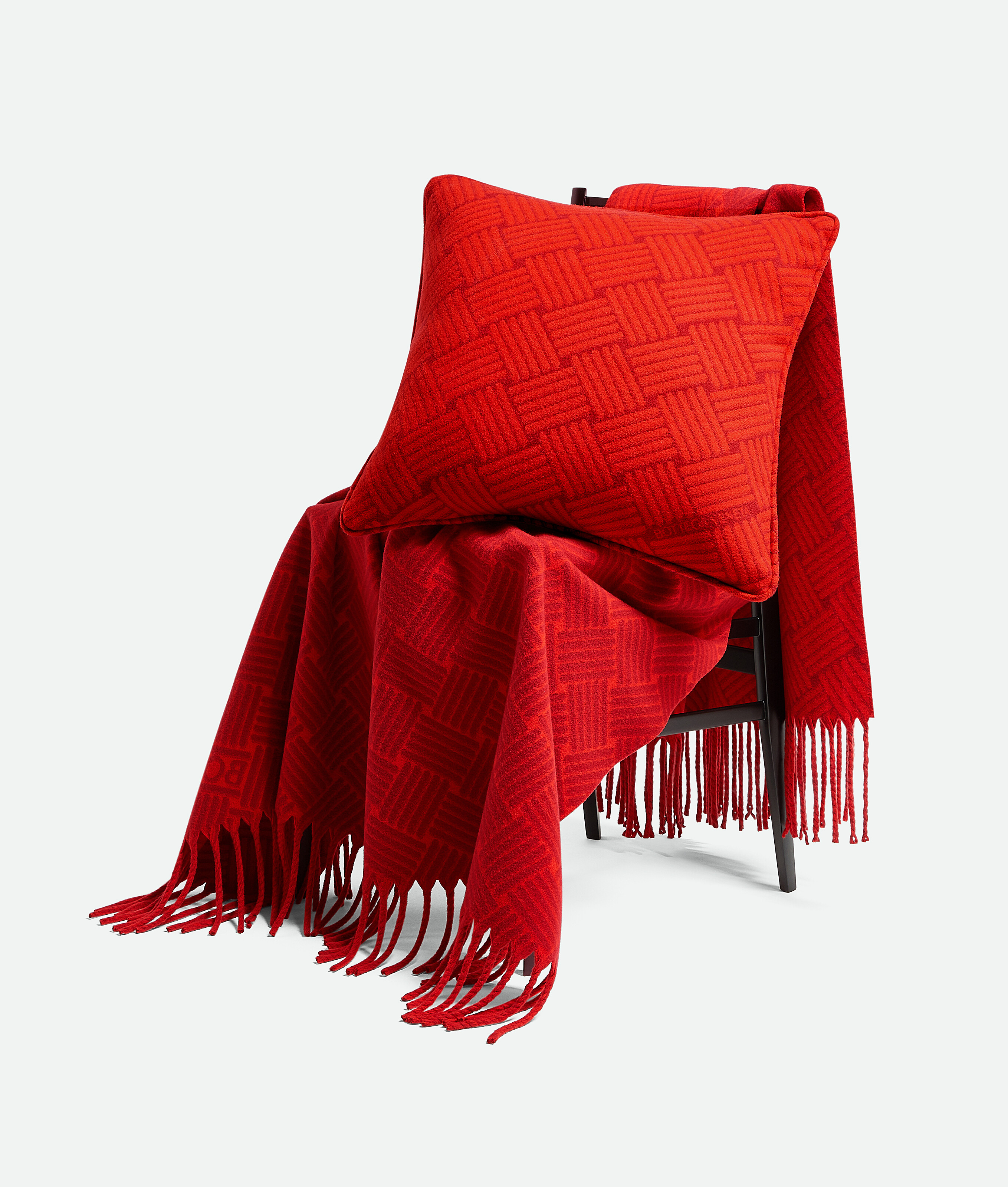 Cashmere Cushion With Intreccio Motif in Red Bottega Veneta Saudi Arabia EN - Image 2