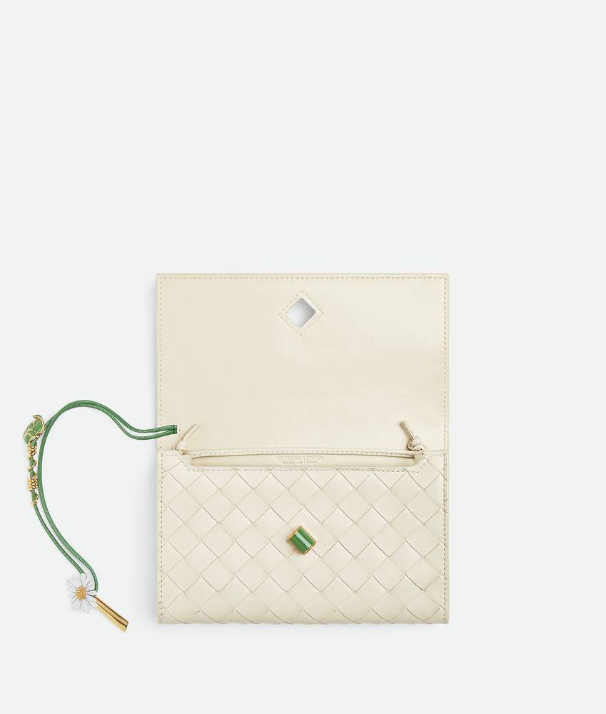 Display a large version of the product image 3 - Andiamo Daisy Pouch