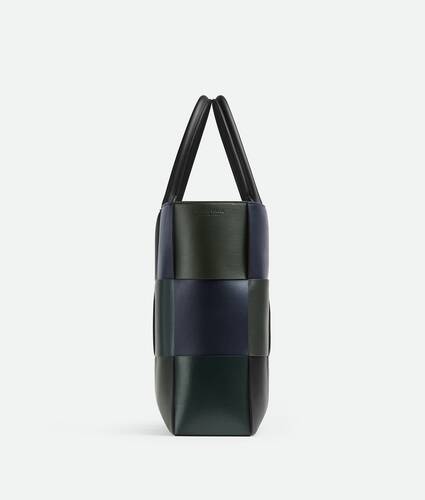Bottega Veneta Arco tote: the bag I keep seeing everywhere this summer