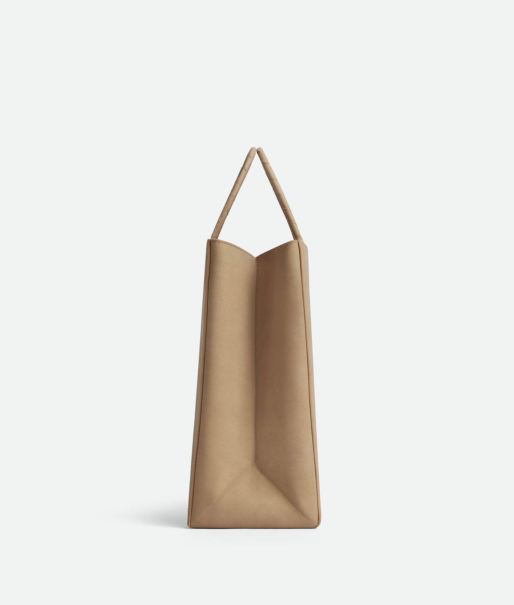 Bottega Veneta rilis tas berbentuk paper bag dalam koleksi terbarunya