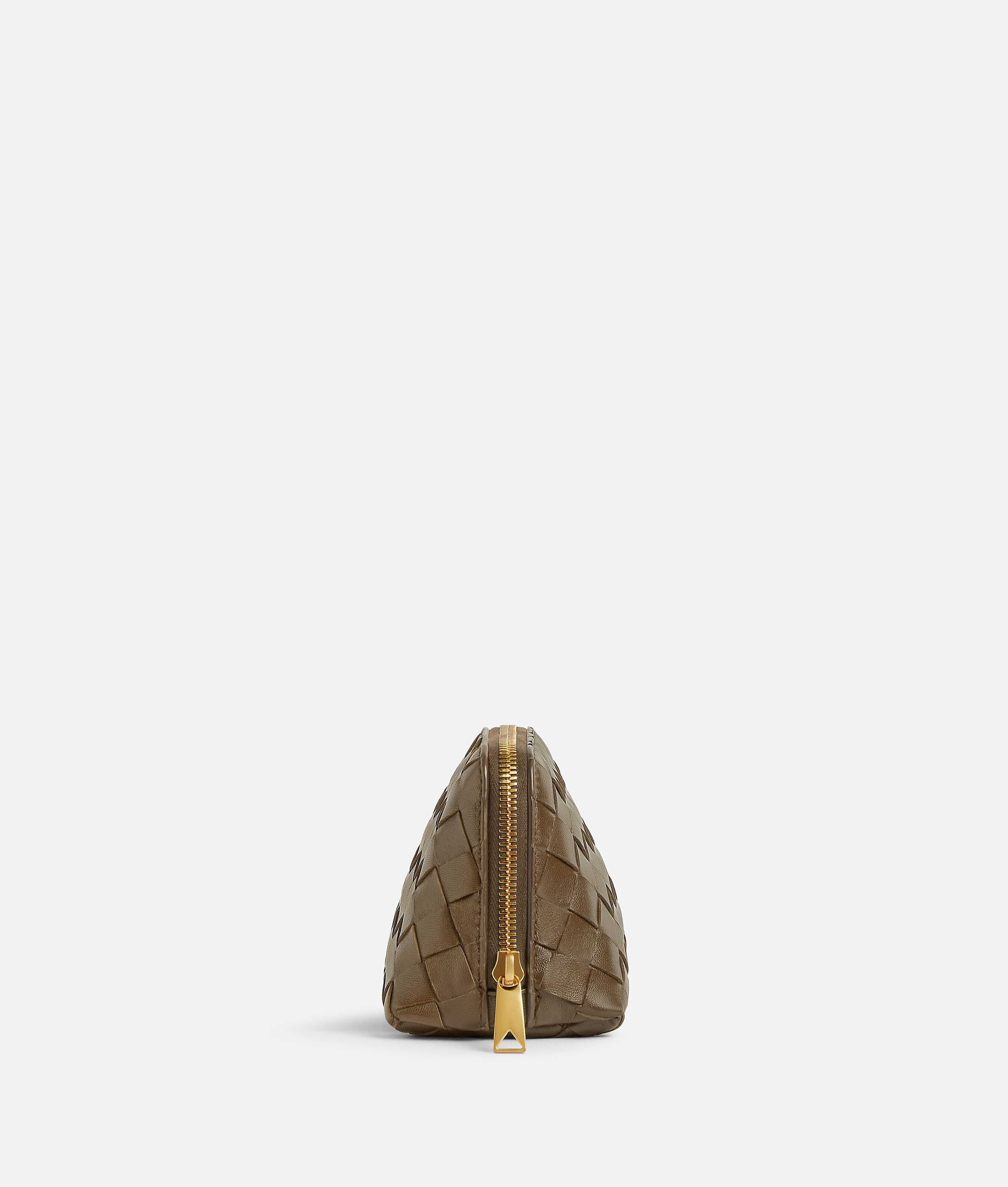 Bottega Veneta Kleine Kosmetiktasche In Halbmondform Aus Intrecciato In Pinecone