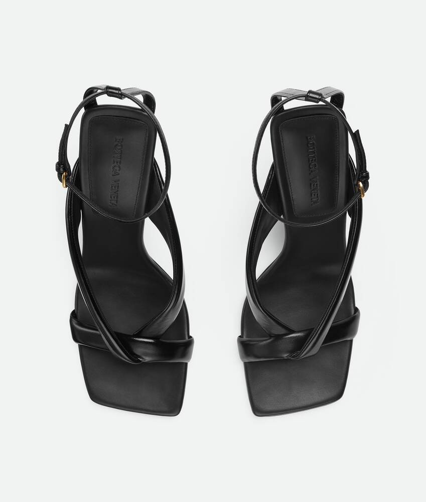 BOTTEGA VENETA ブラック ストラップ サンダル ブラックリーヴァ ストラップ サンダル| Bottega Veneta® 日本