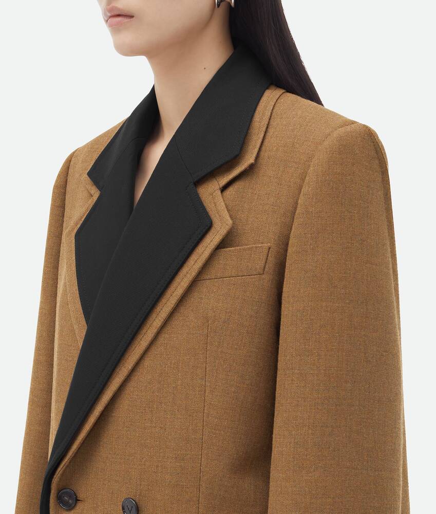 Display a large version of the product image 4 - Curved Sleeves Wool Coat With Contrasting Collar
