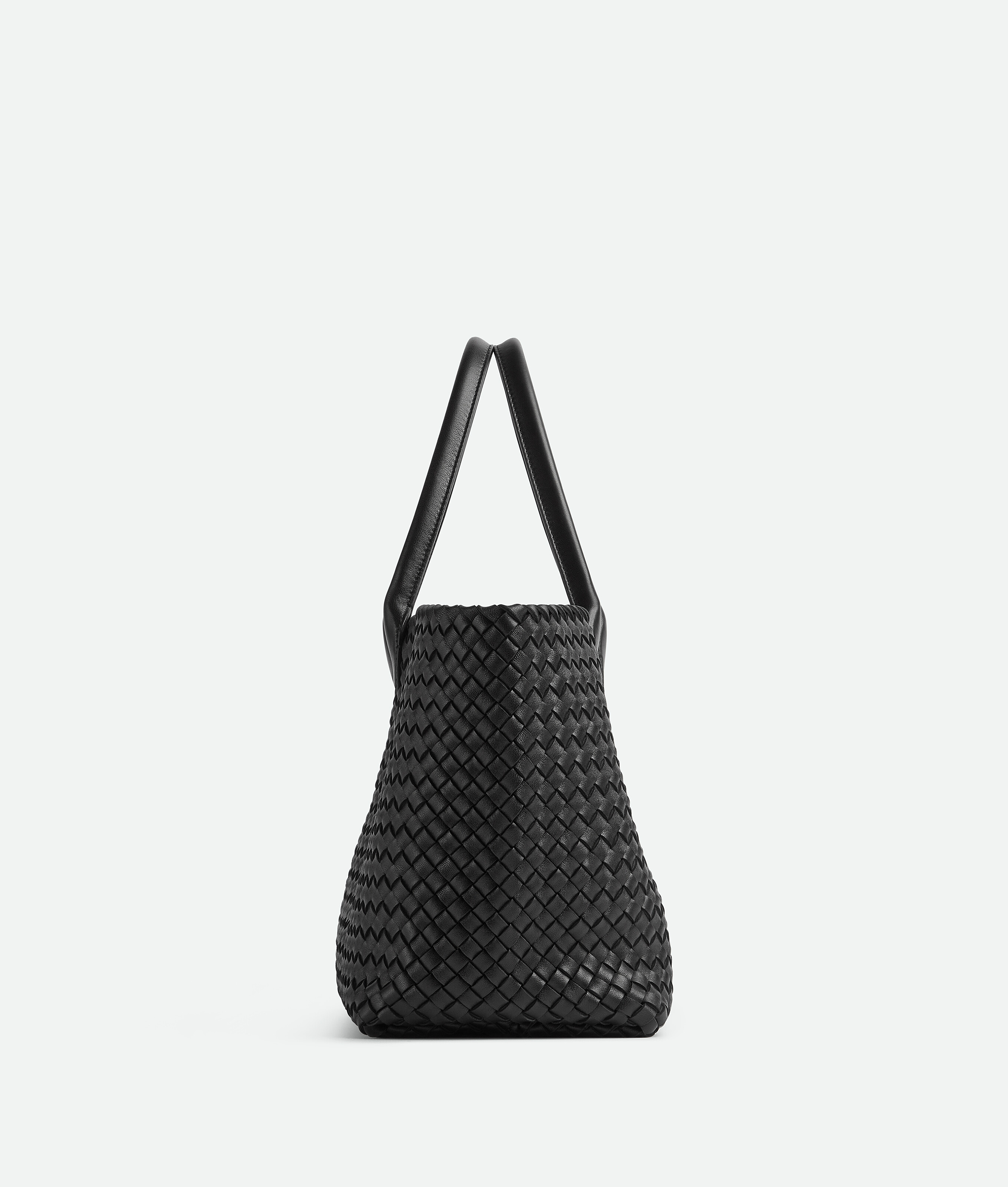 Shop Bottega Veneta Mittelgrosse Cabat In Black