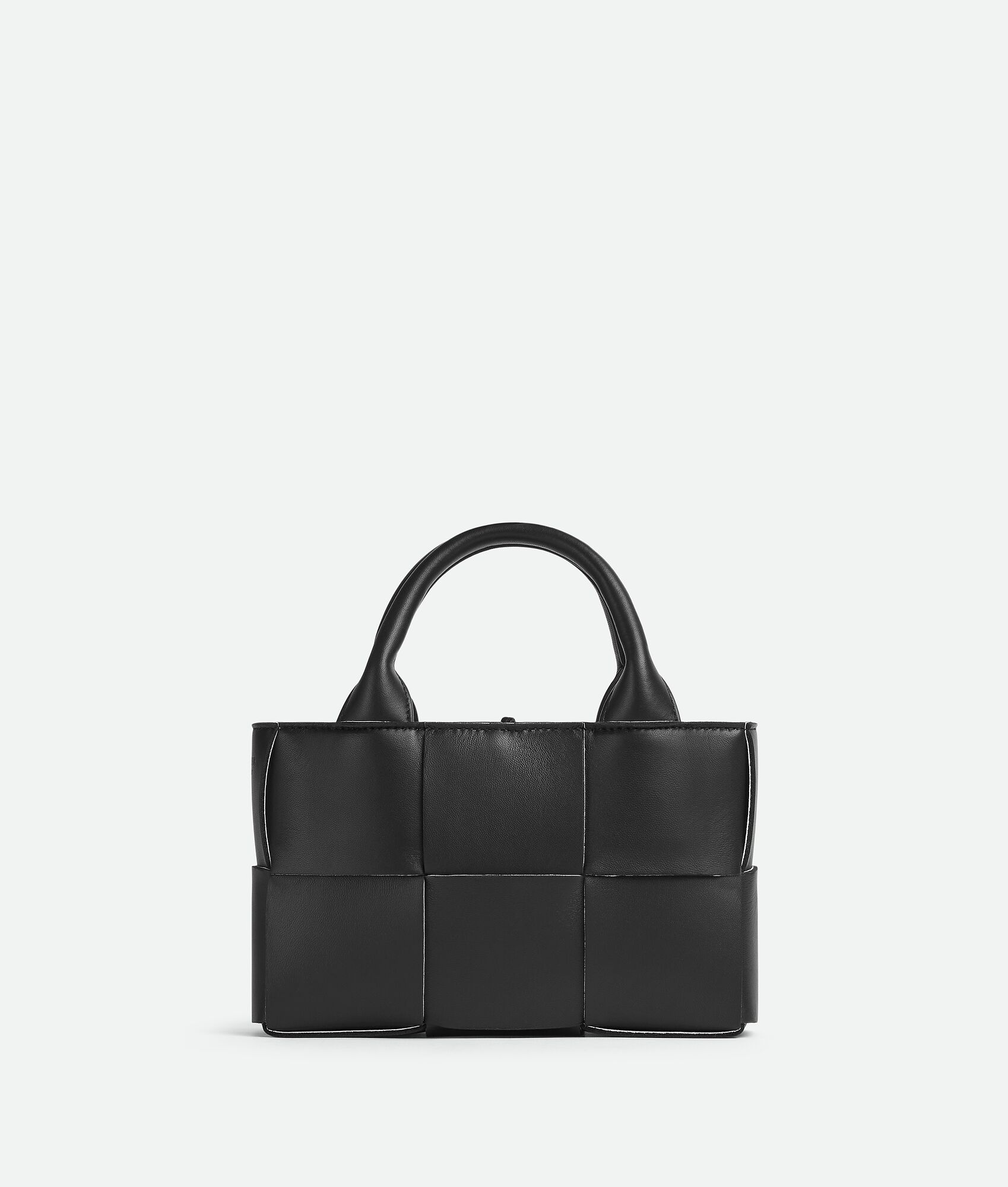 自分へのご褒美バッグにおすすめのブランド｜BOTTEGA VENETA（ボッテガ・ヴェネタ）