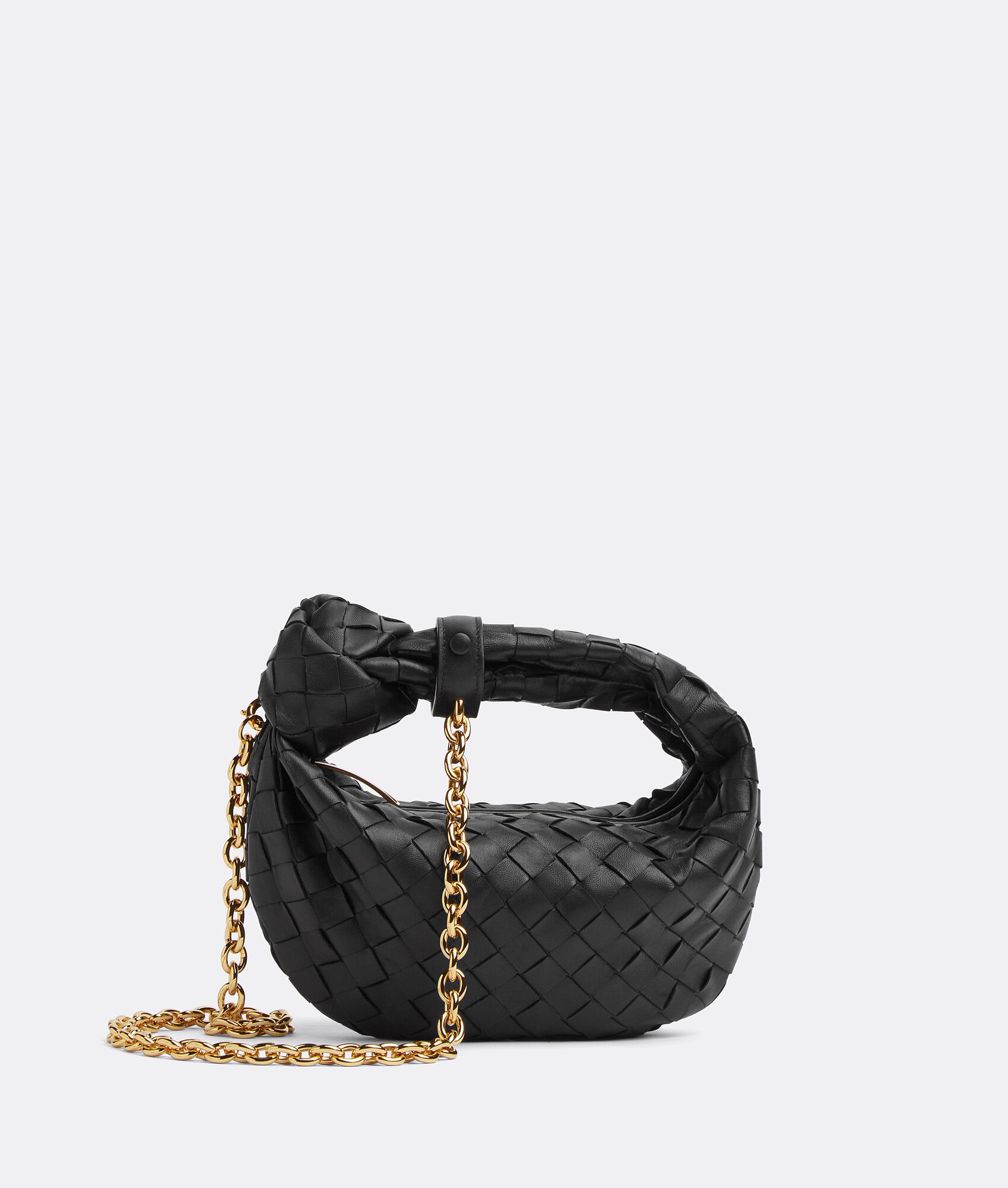 50代女性の普段使いにおすすめなカジュアルに使えるハイブランドバッグは、ボッテガ・ヴェネタのミニ ジョディ